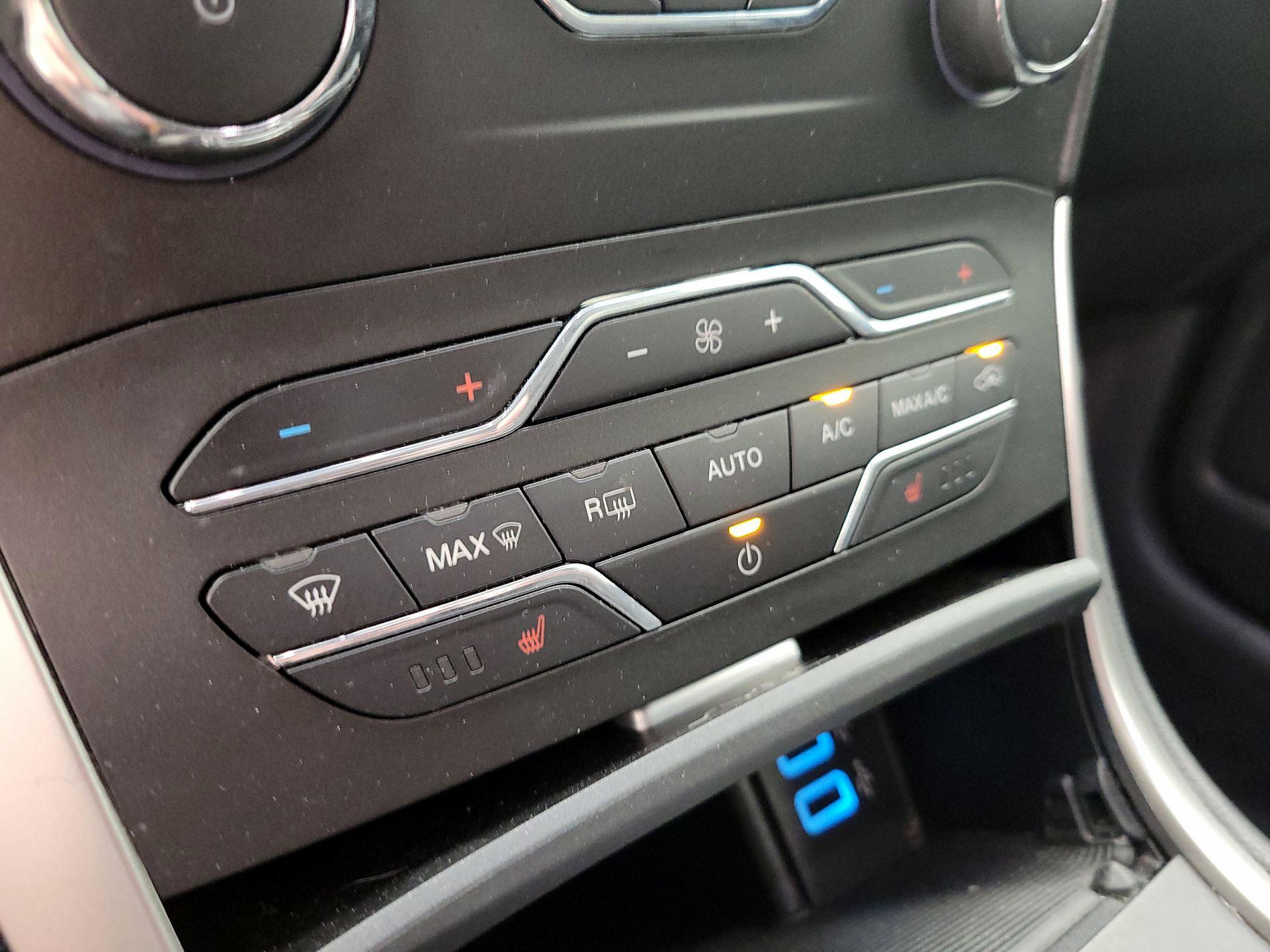 Thumbnail: 2016 Ford Edge - 16
