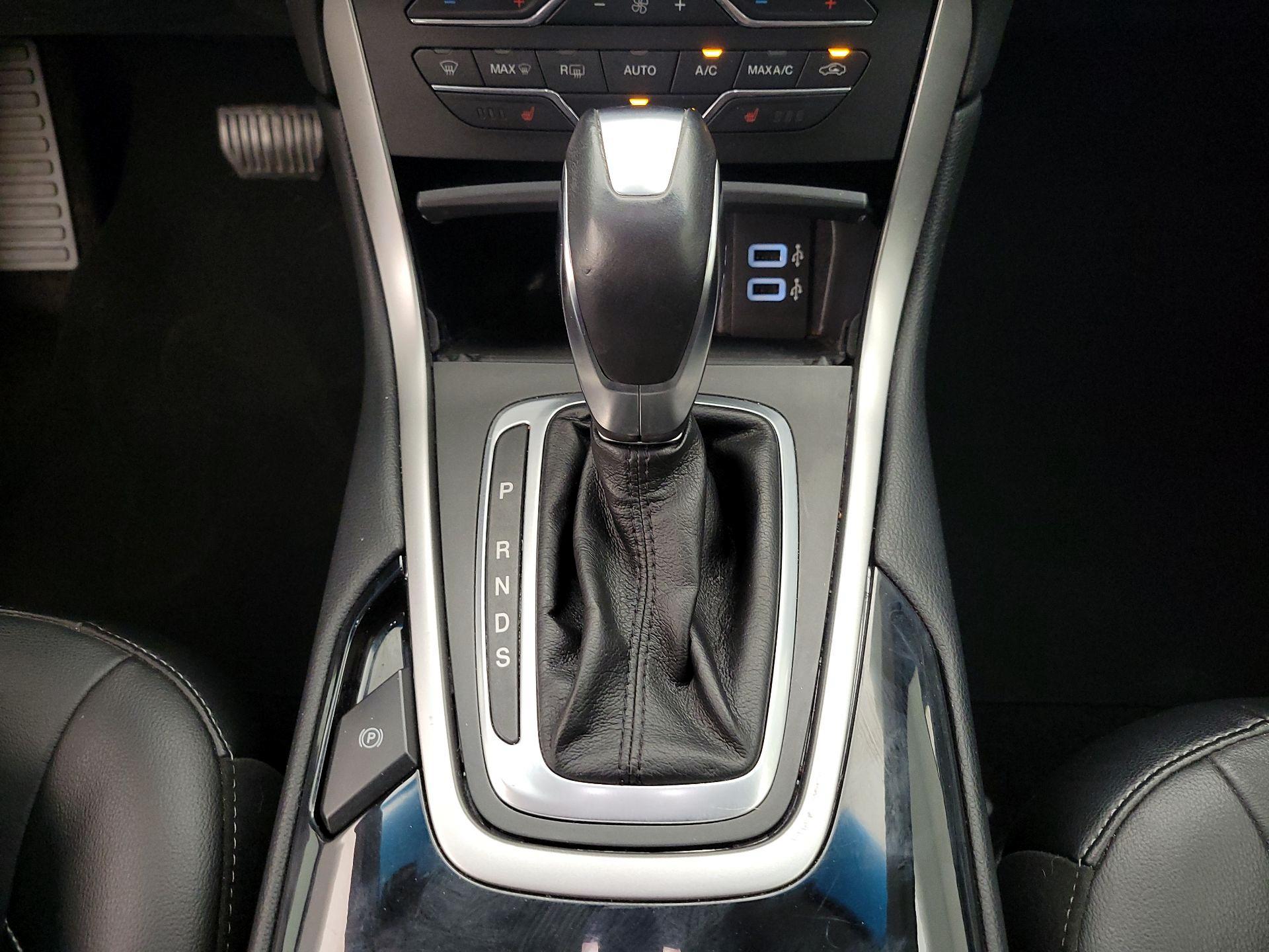 Thumbnail: 2016 Ford Edge - 17