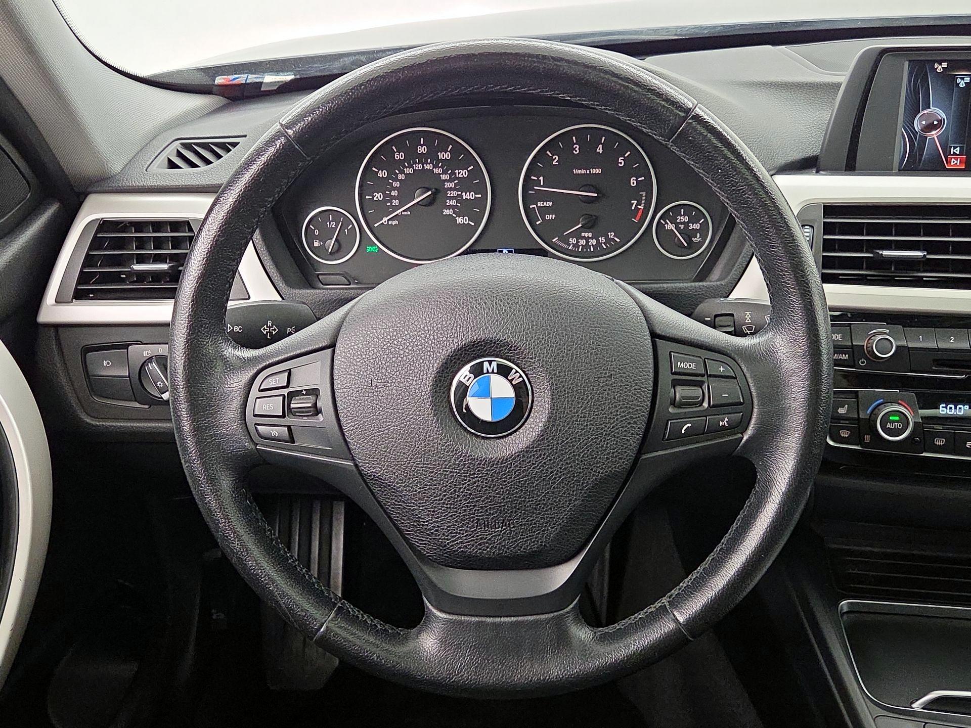 Thumbnail: 2017 BMW 3 Series - 10