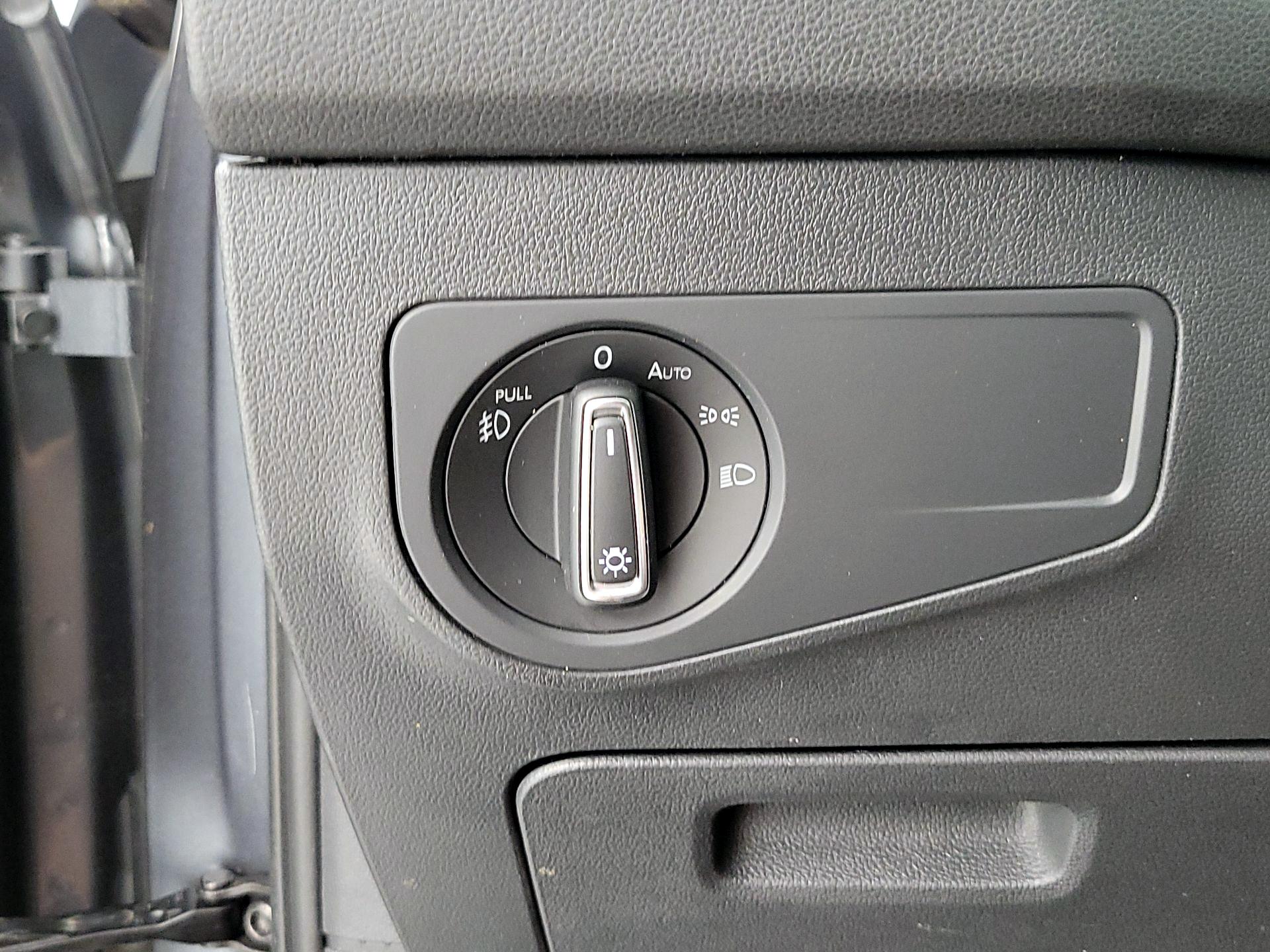 Thumbnail: 2019 Volkswagen Tiguan - 13