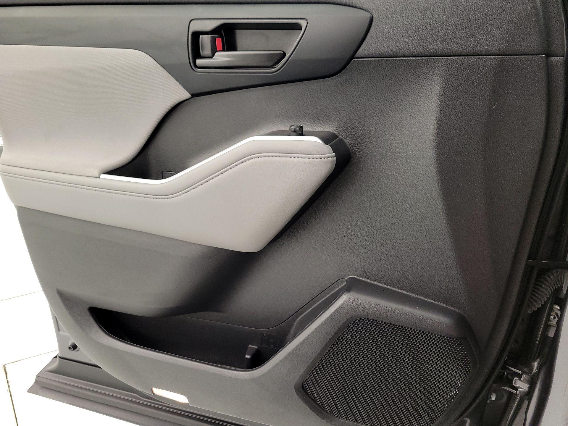 Thumbnail: 2021 Toyota Highlander - 12