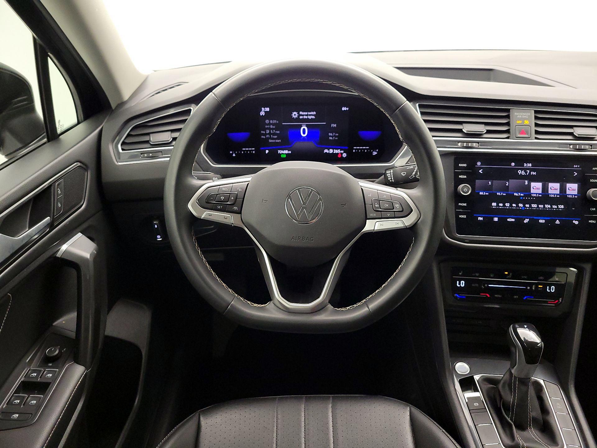 Thumbnail: 2022 Volkswagen Tiguan - 10