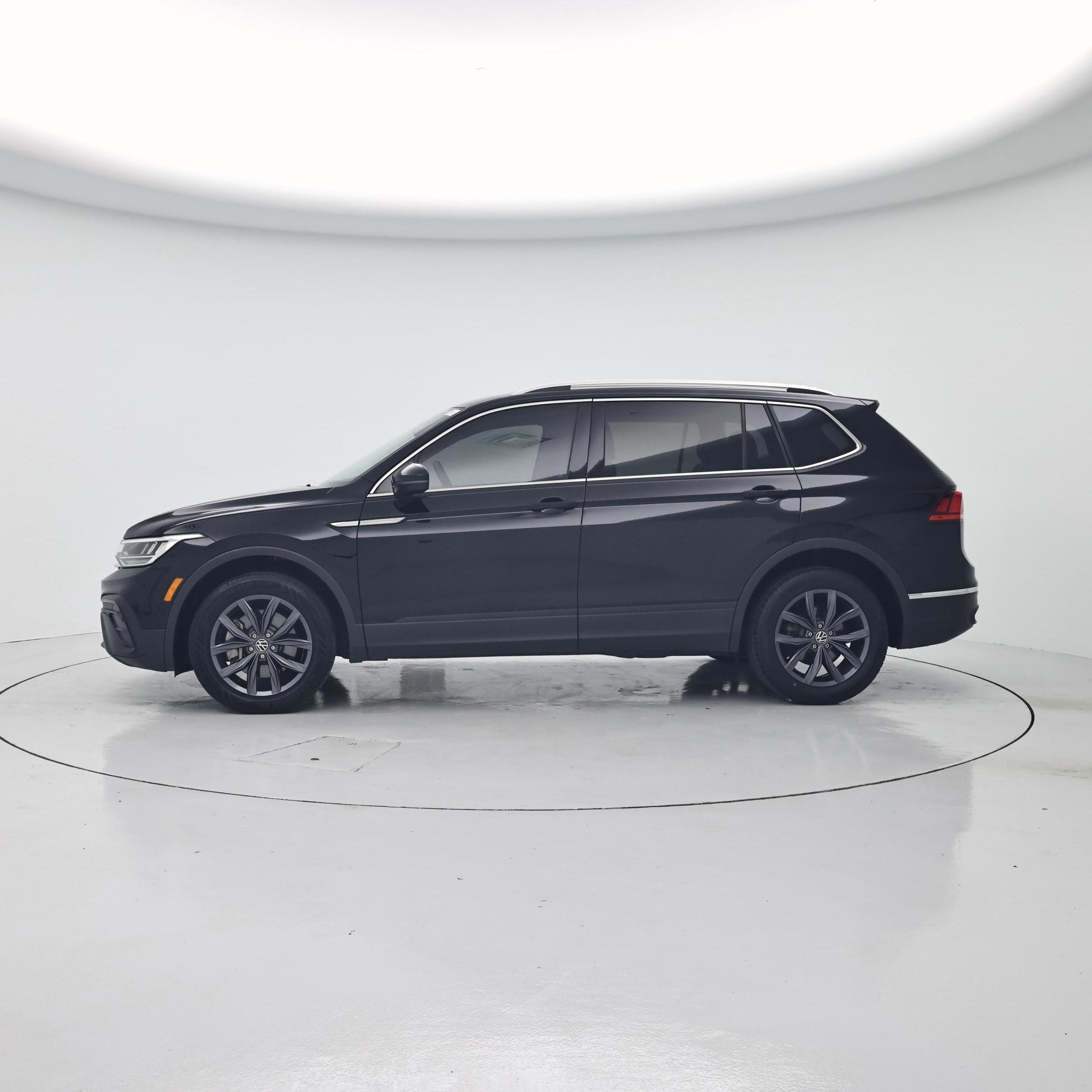 Thumbnail: 2022 Volkswagen Tiguan - 3