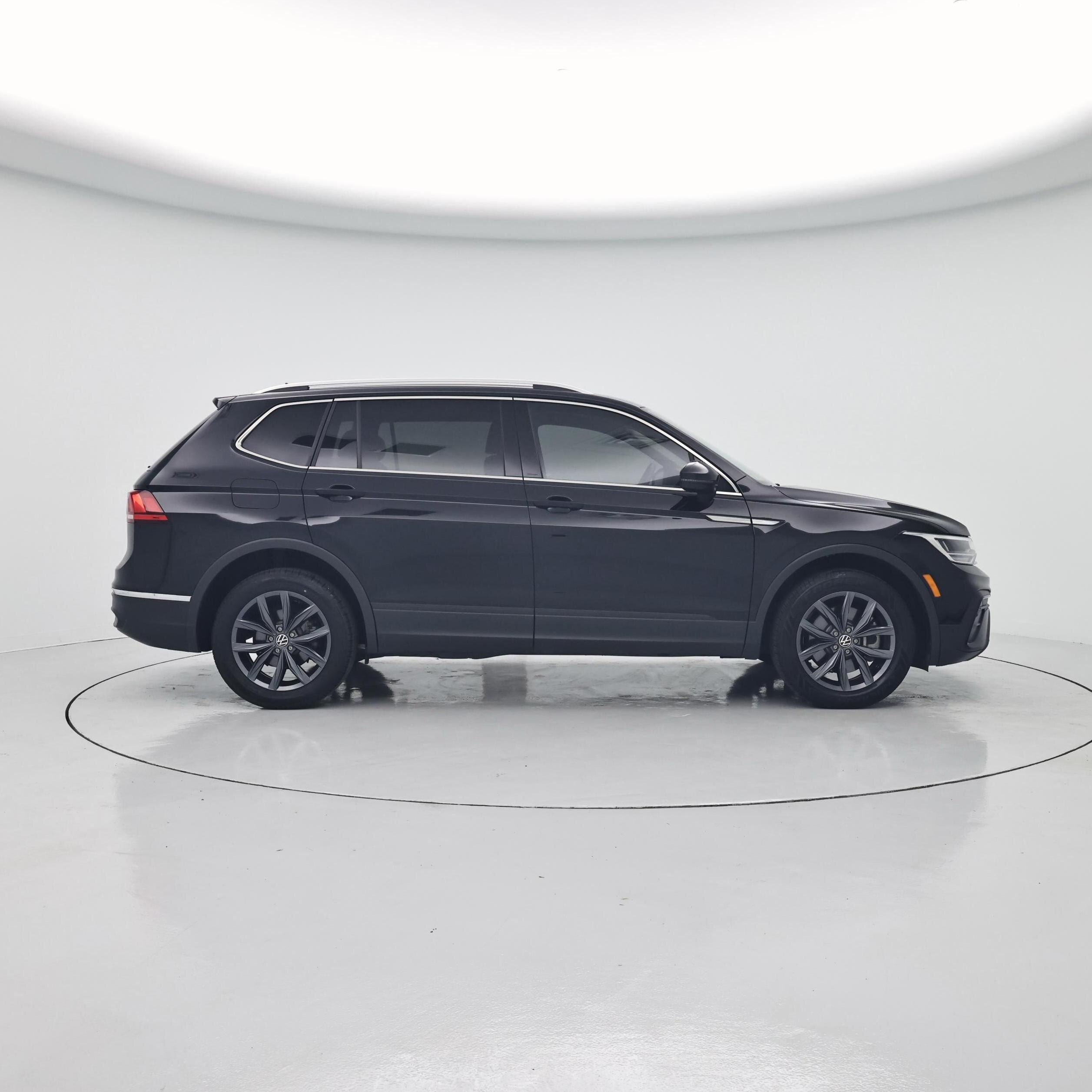 Thumbnail: 2022 Volkswagen Tiguan - 7