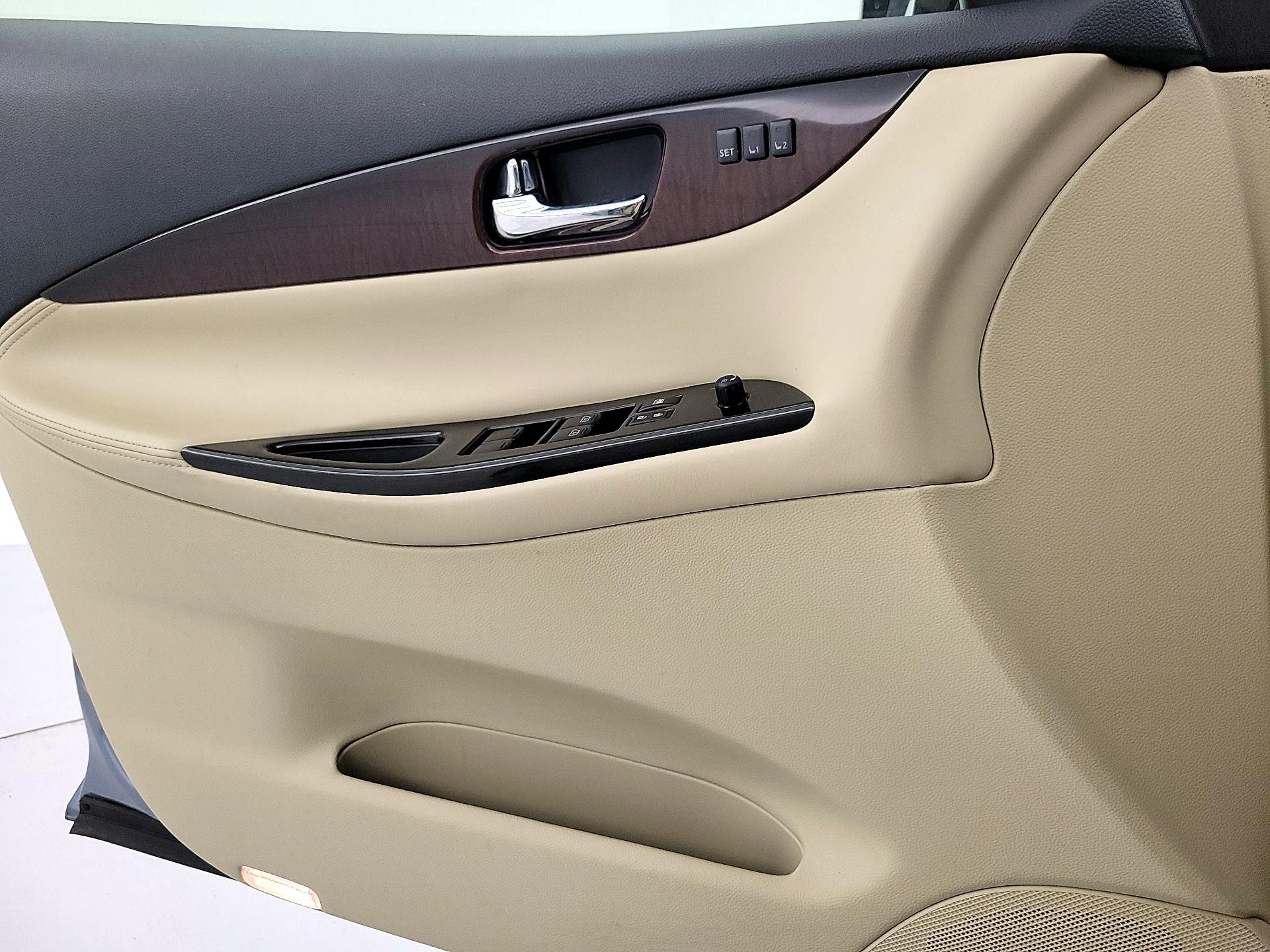 Thumbnail: 2016 INFINITI QX50 - 12