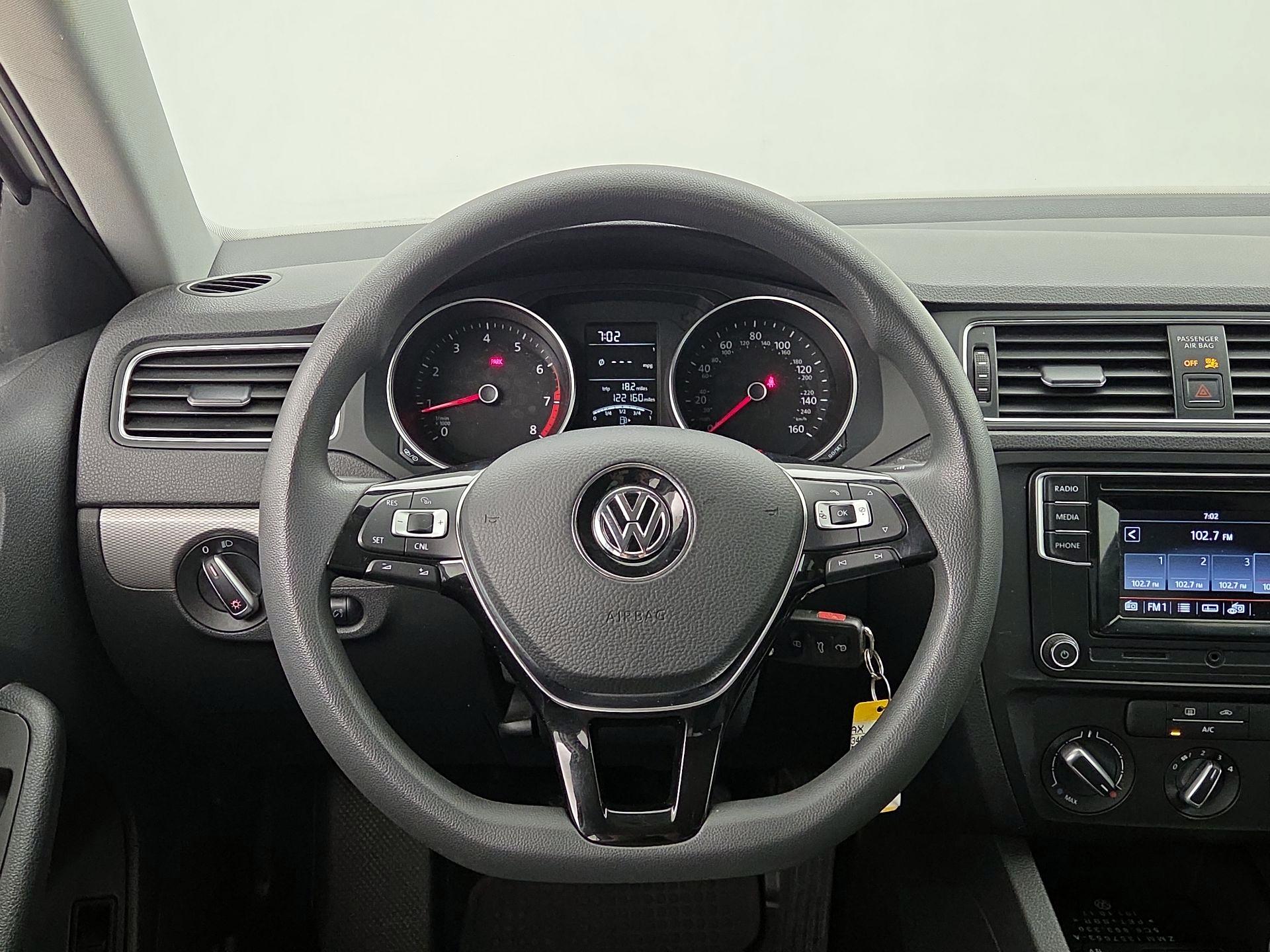 Thumbnail: 2017 Volkswagen Jetta - 10