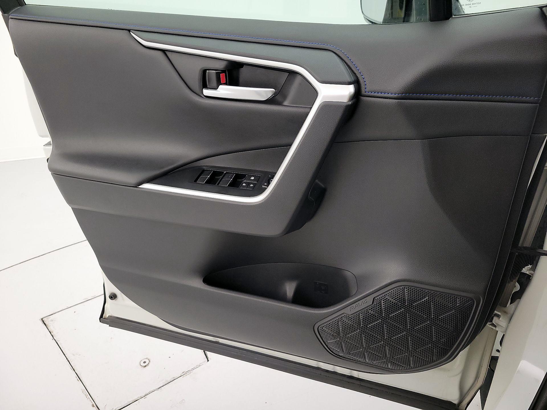 Thumbnail: 2021 Toyota RAV4 - 12