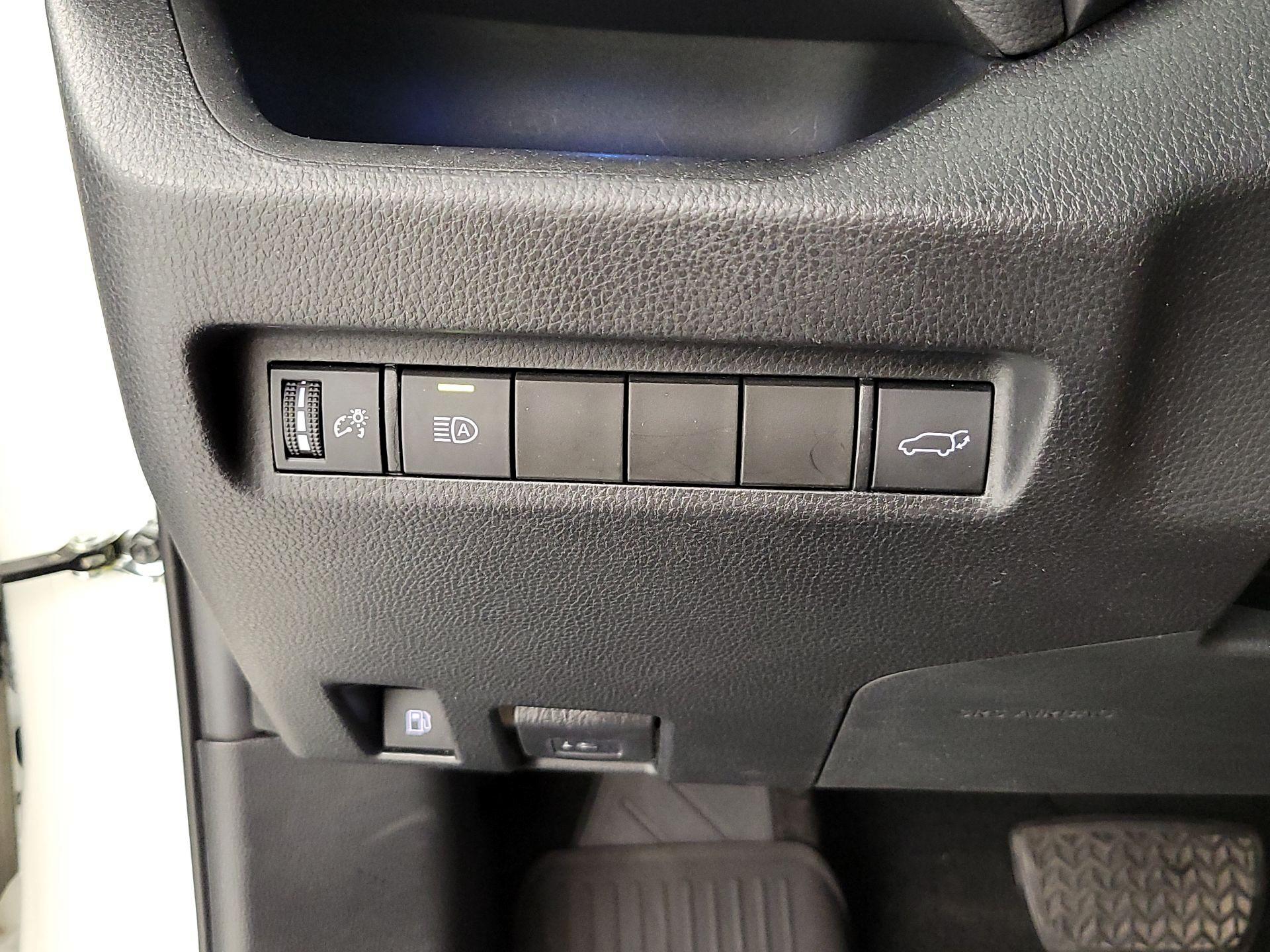 Thumbnail: 2021 Toyota RAV4 - 13