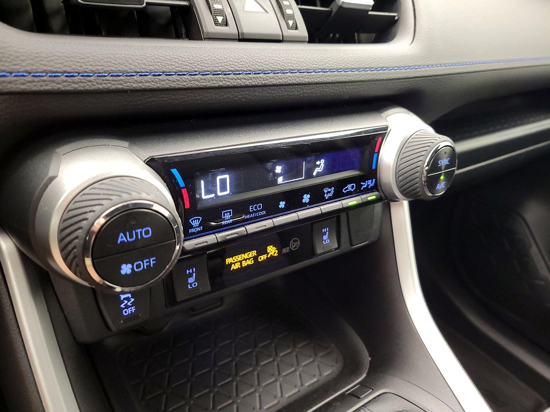 Thumbnail: 2021 Toyota RAV4 - 16