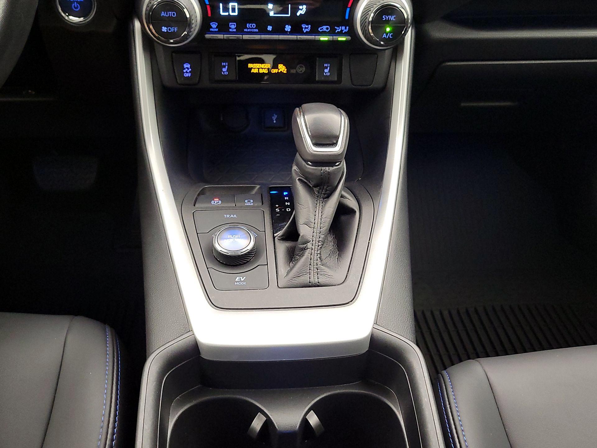 Thumbnail: 2021 Toyota RAV4 - 17