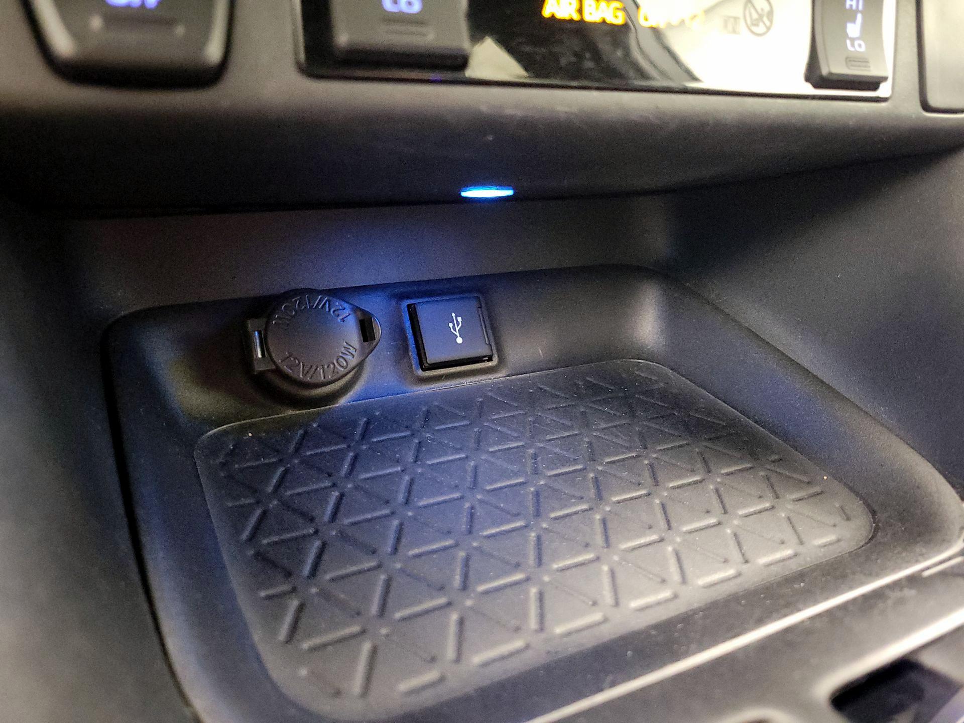 Thumbnail: 2021 Toyota RAV4 - 18