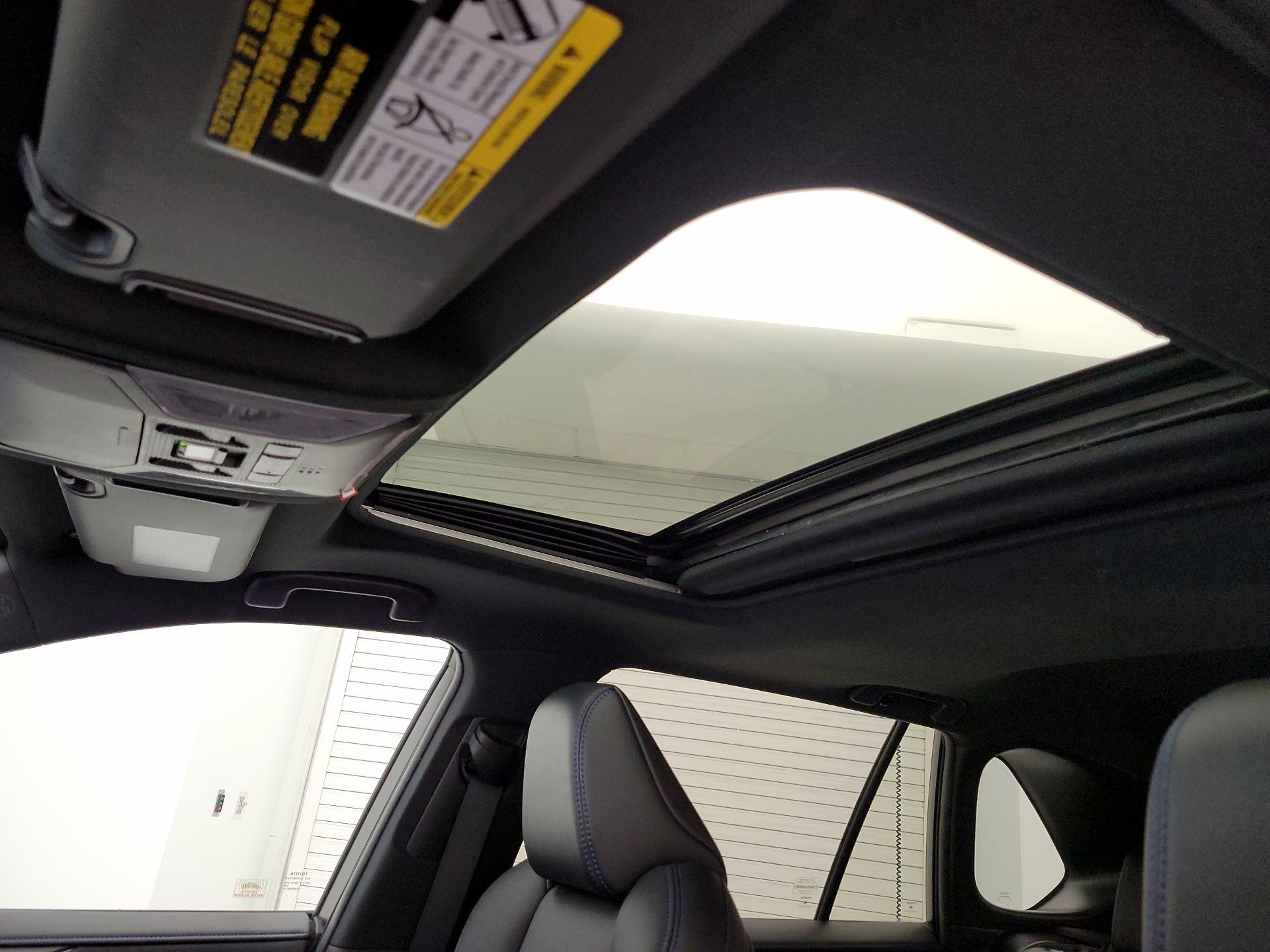 Thumbnail: 2021 Toyota RAV4 - 19