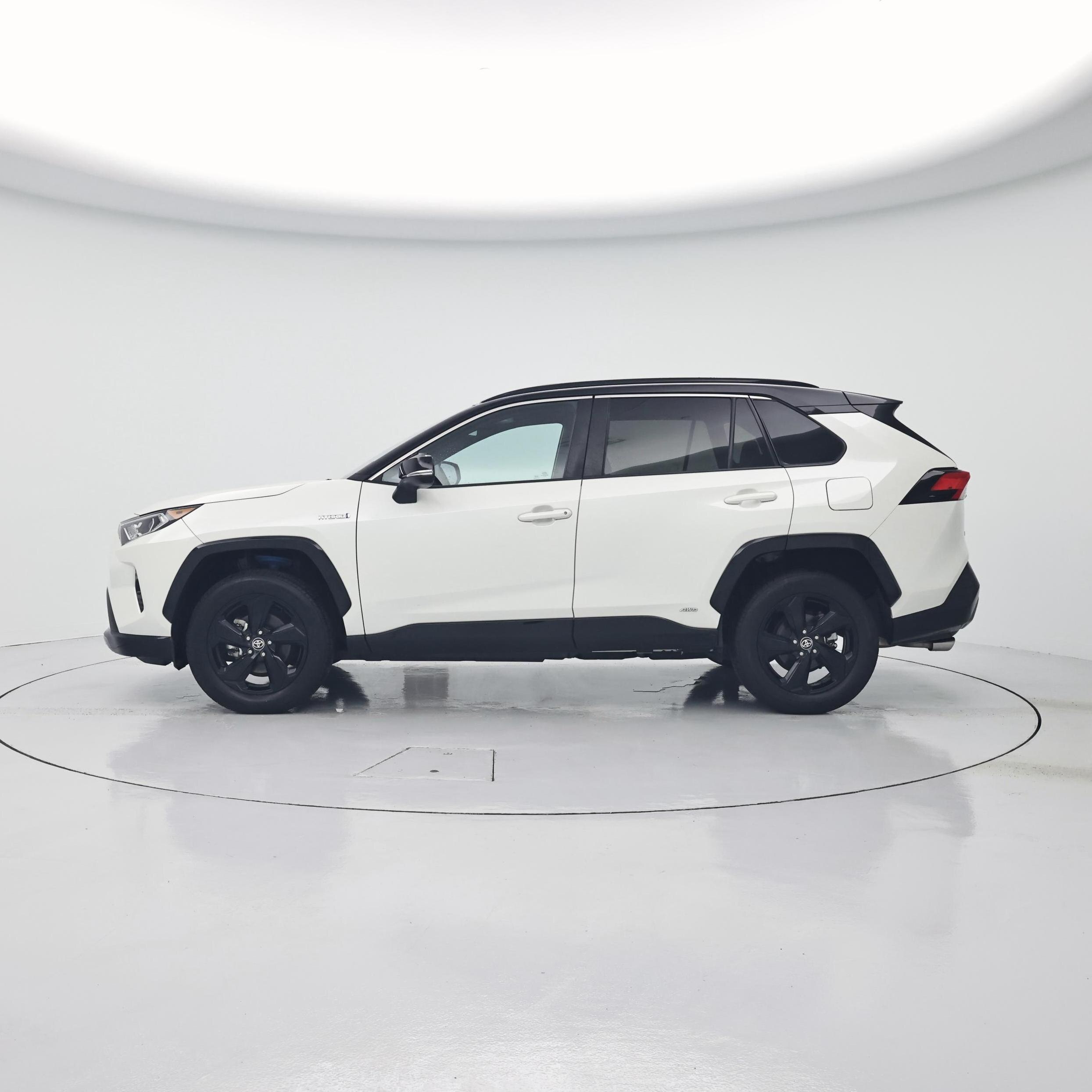 Thumbnail: 2021 Toyota RAV4 - 3