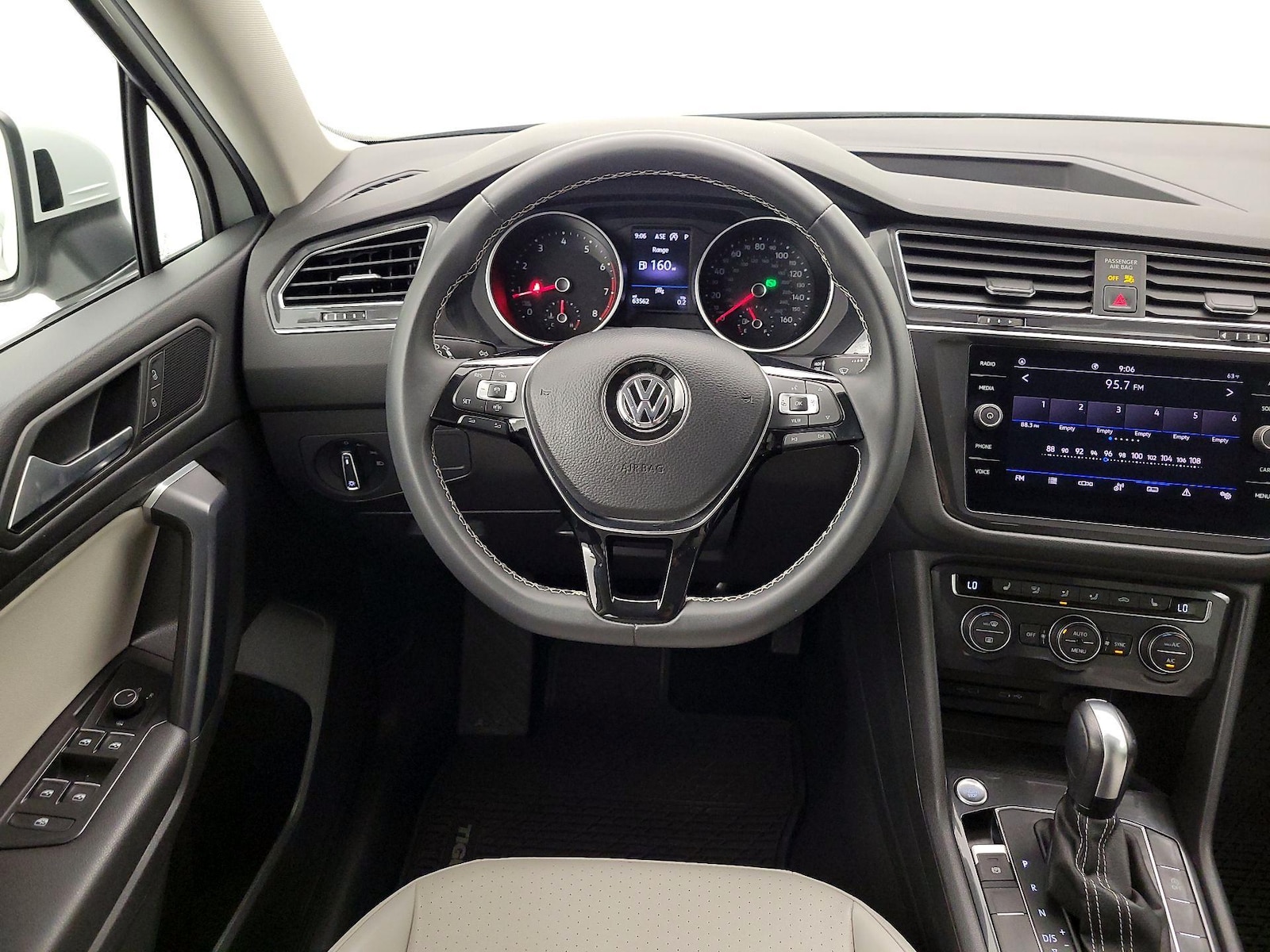 2021 Volkswagen Tiguan SE - Photo 11