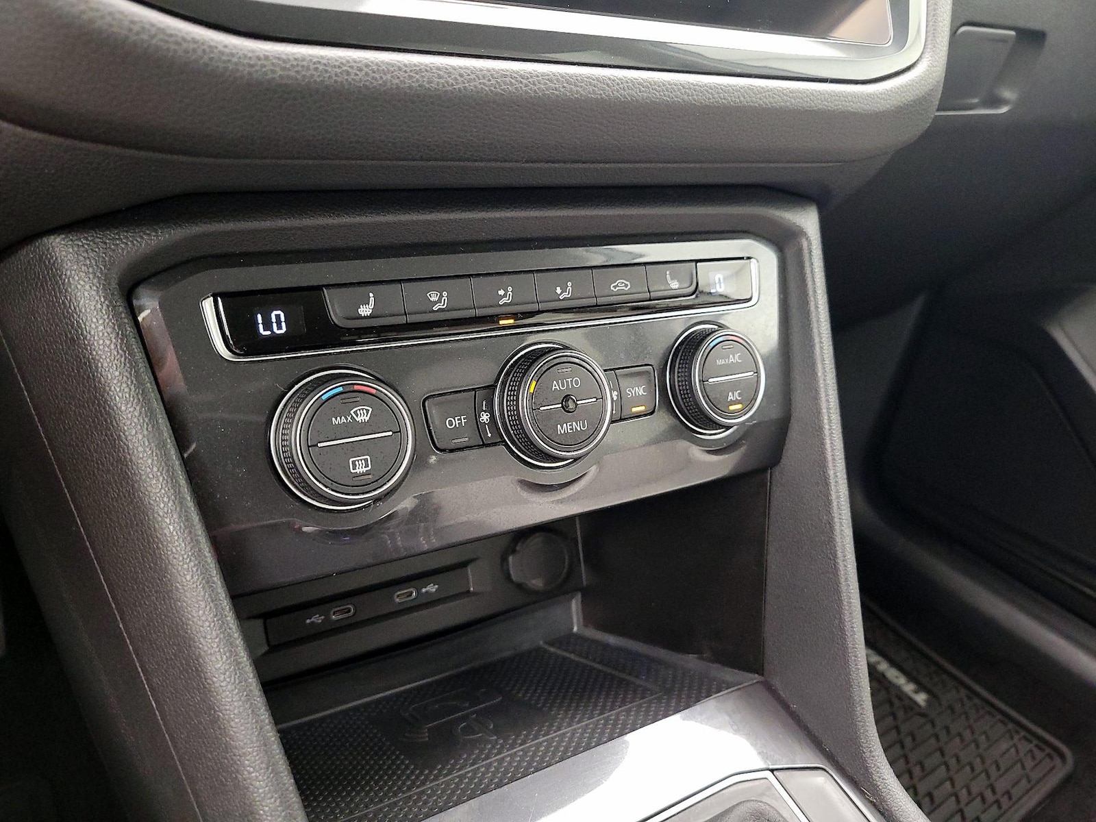 2021 Volkswagen Tiguan SE - Photo 17