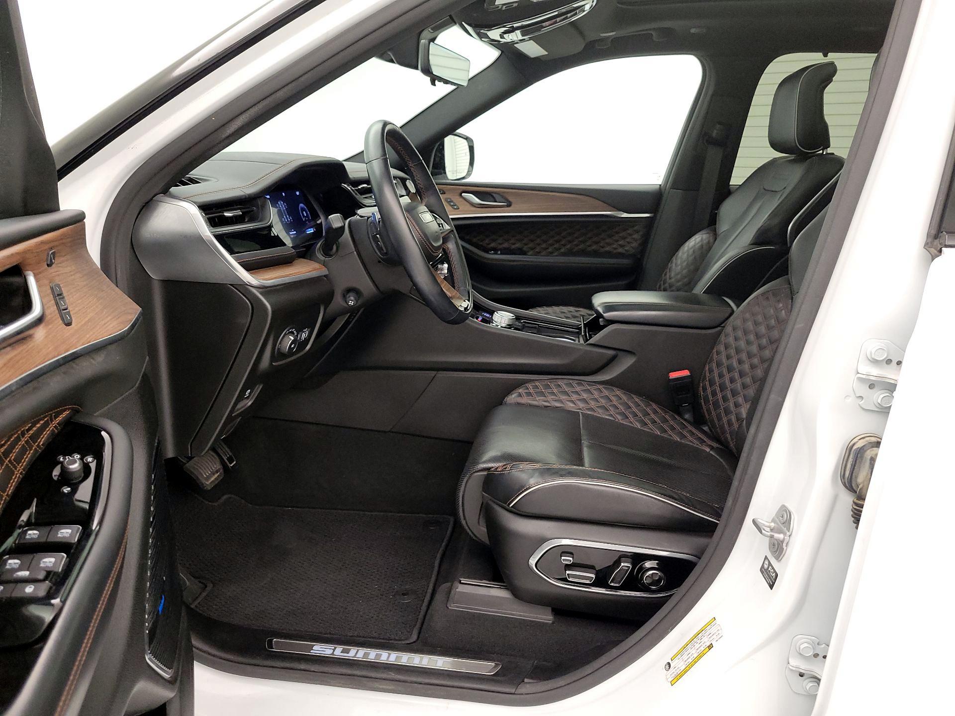 Thumbnail: 2023 Jeep Grand Cherokee - 11