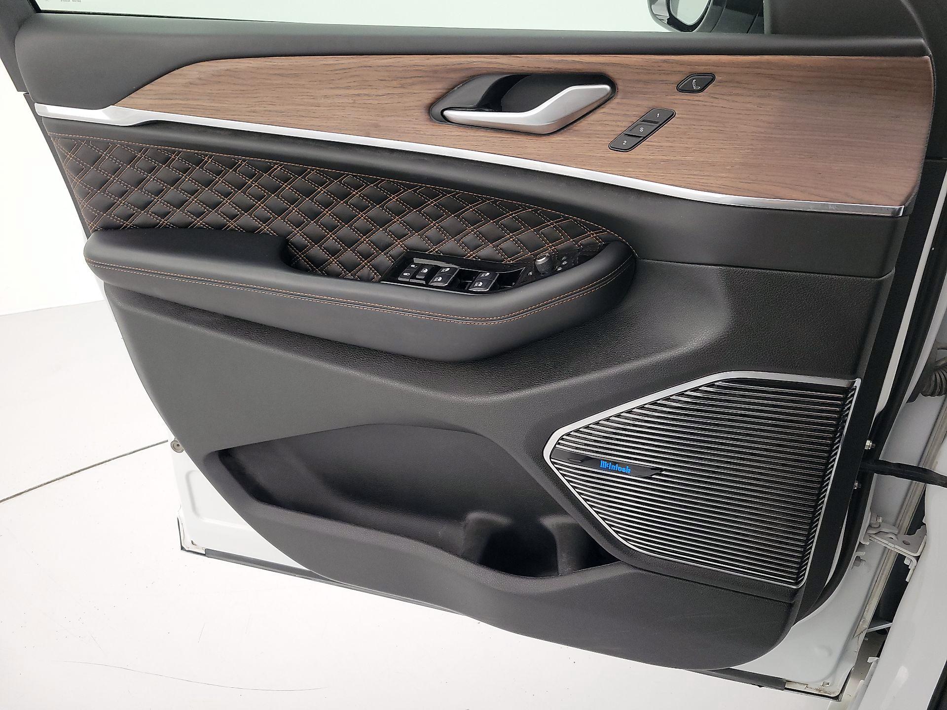 Thumbnail: 2023 Jeep Grand Cherokee - 12