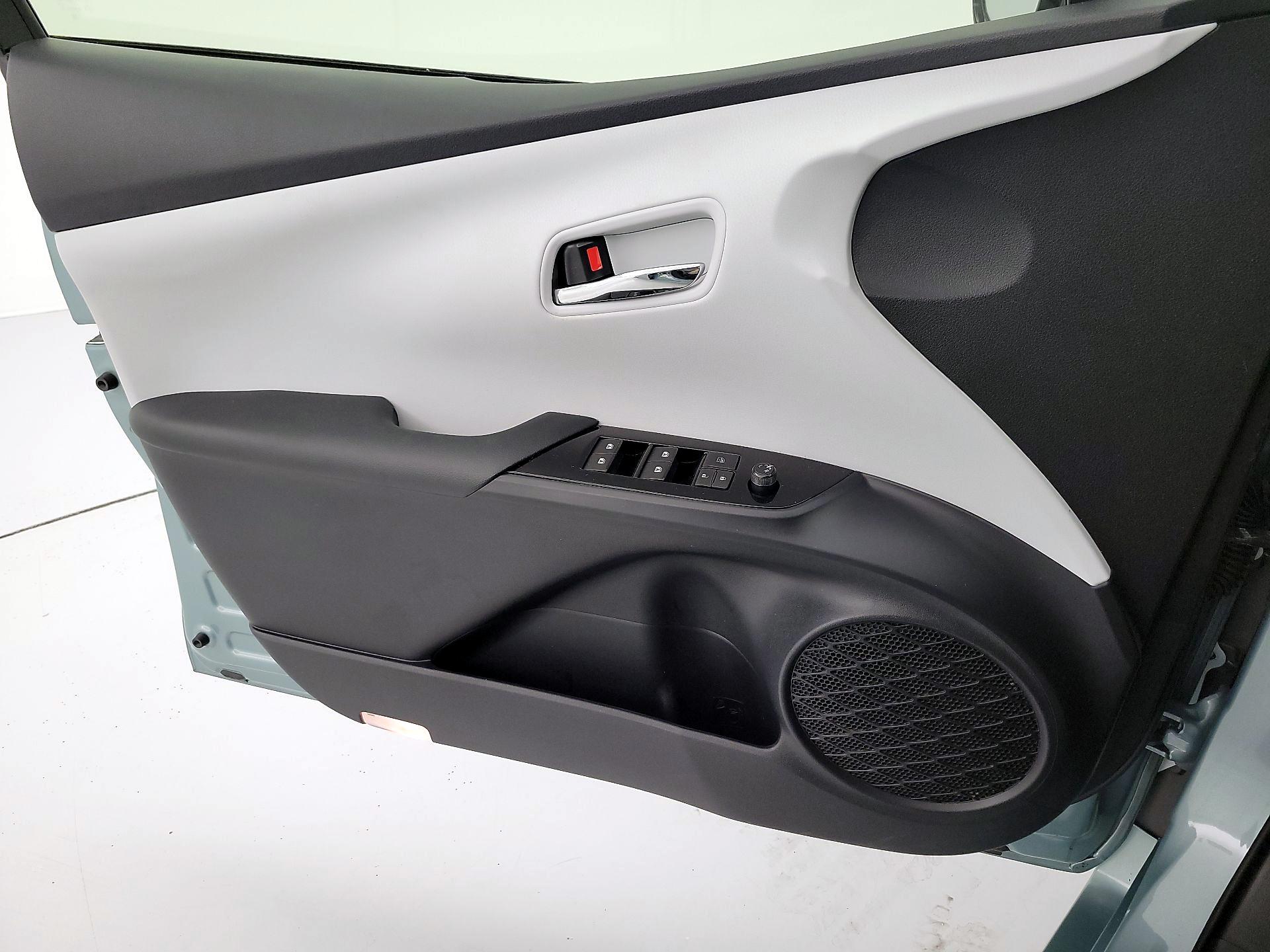 Thumbnail: 2016 Toyota Prius - 12
