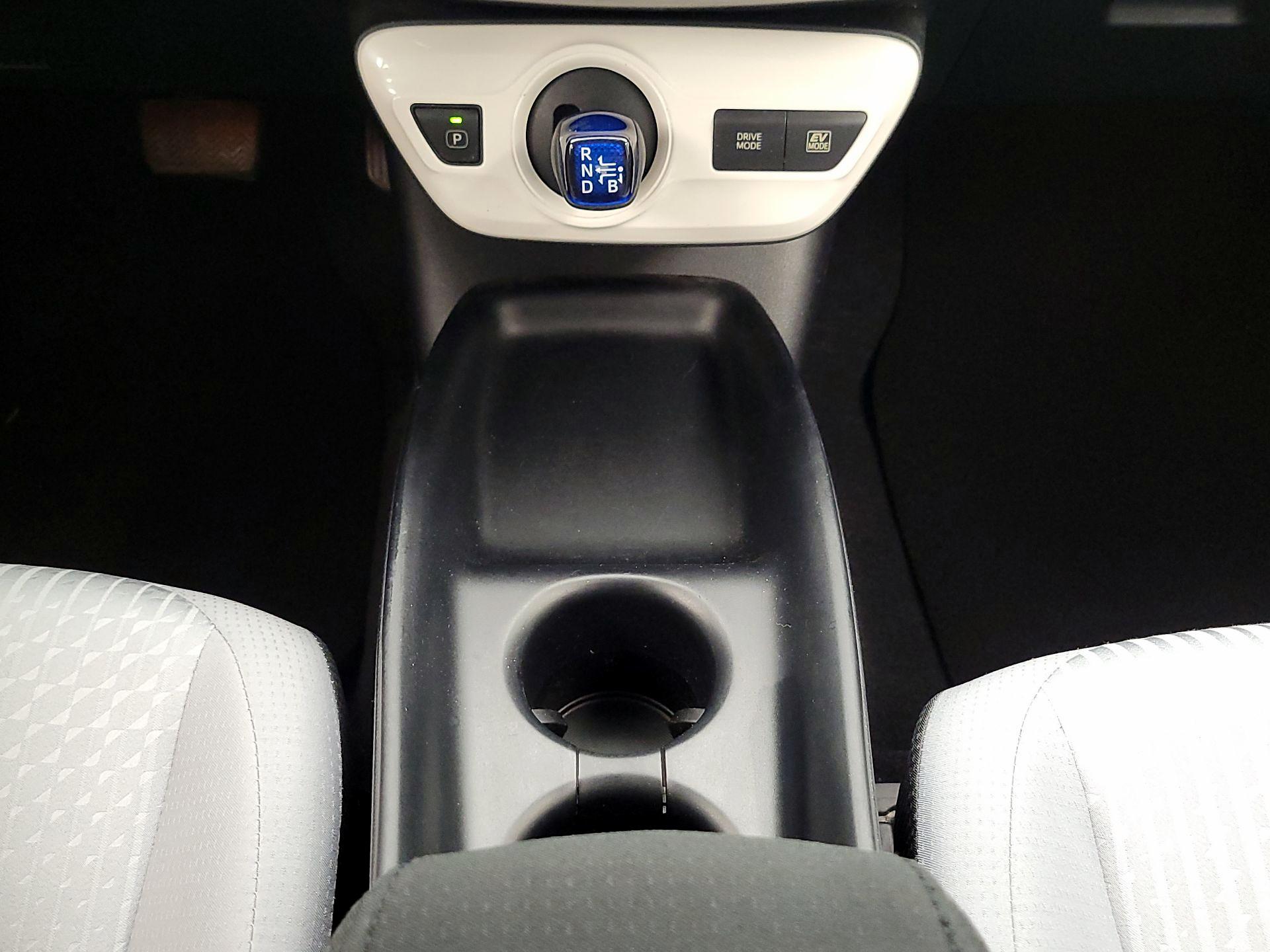 Thumbnail: 2016 Toyota Prius - 17