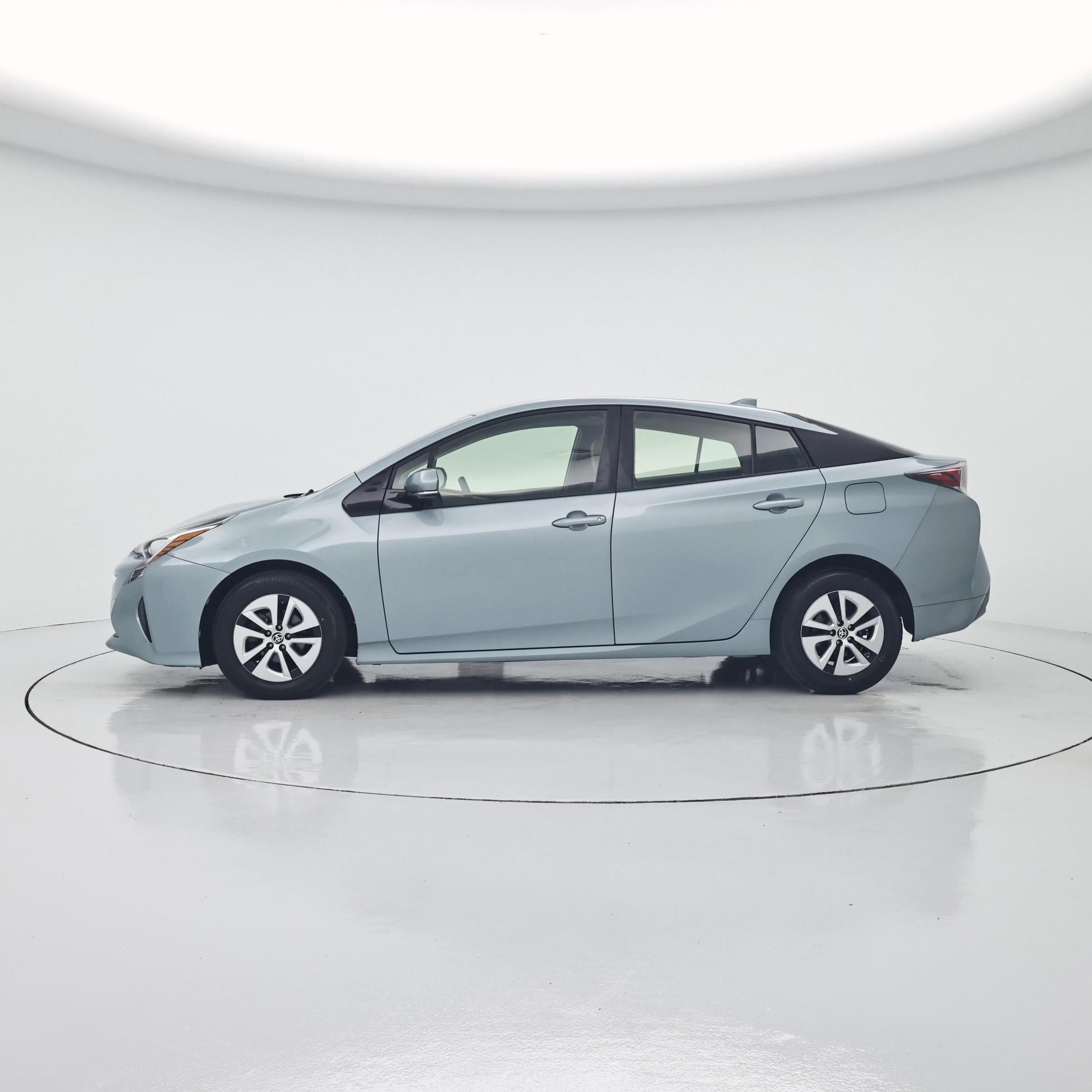 Thumbnail: 2016 Toyota Prius - 3