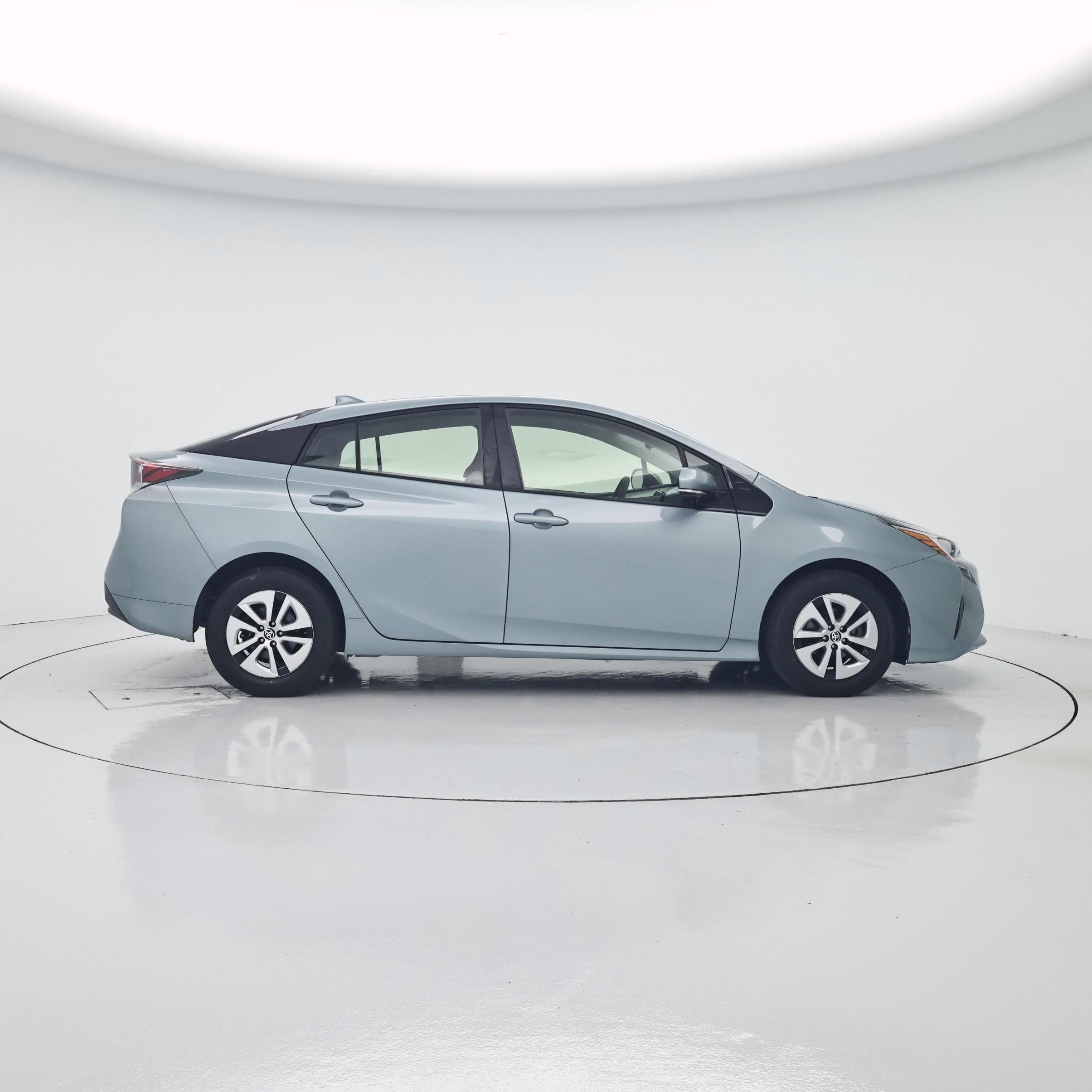 Thumbnail: 2016 Toyota Prius - 7