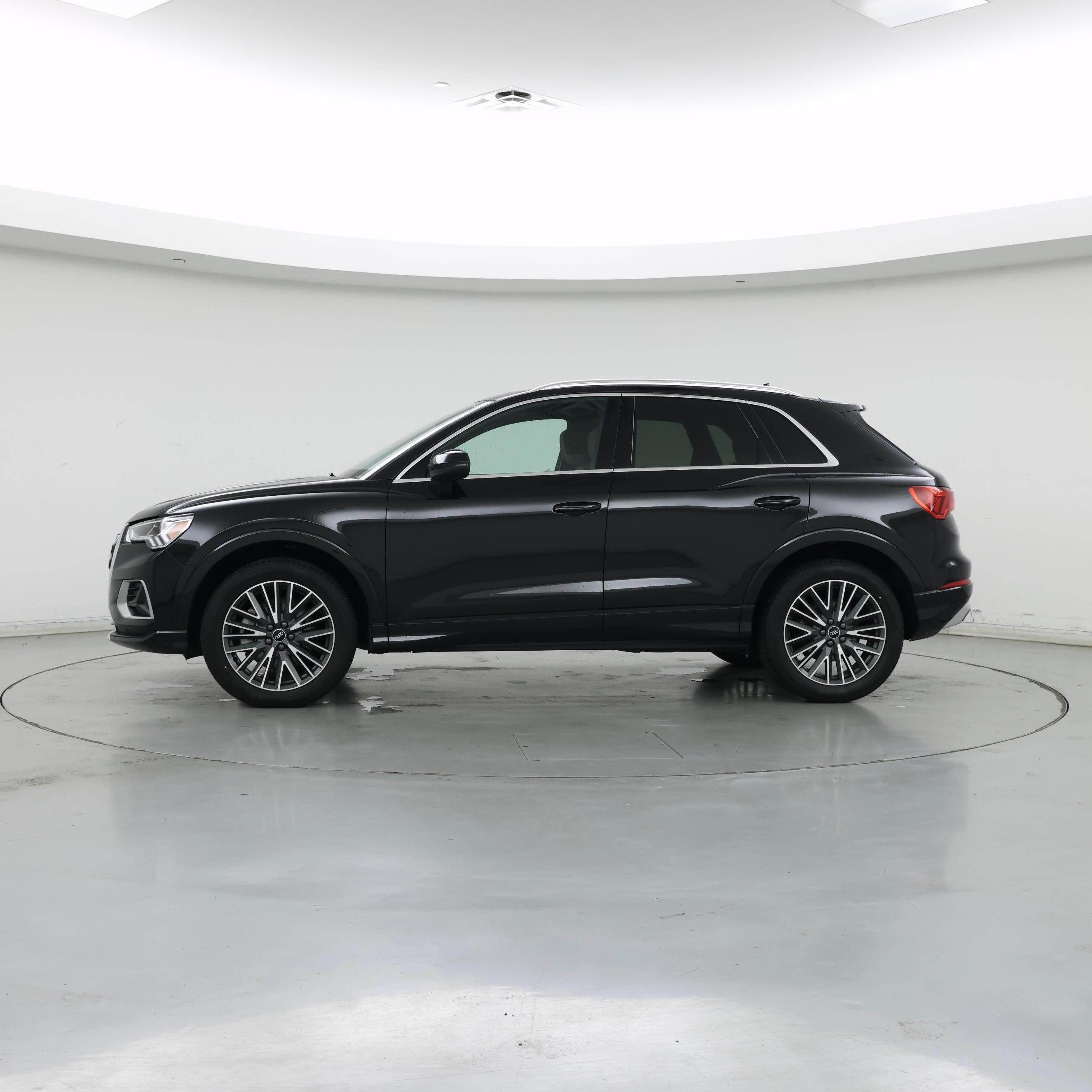Thumbnail: 2022 Audi Q3 - 3