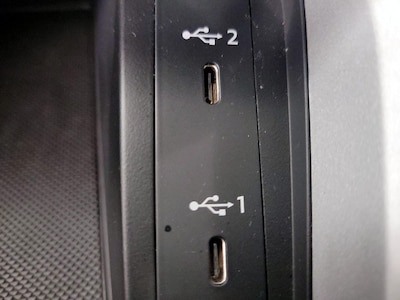 USB/AUX Ports