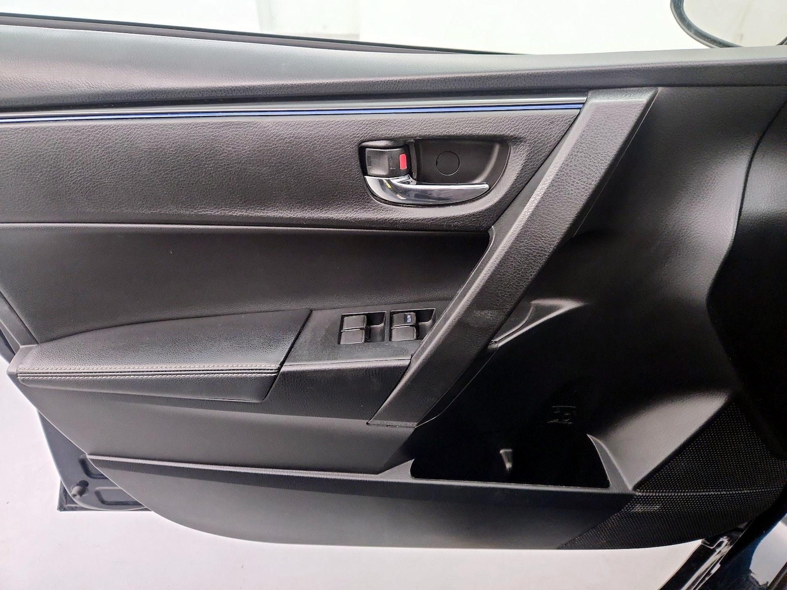 2018 Toyota Corolla SE - Photo 13