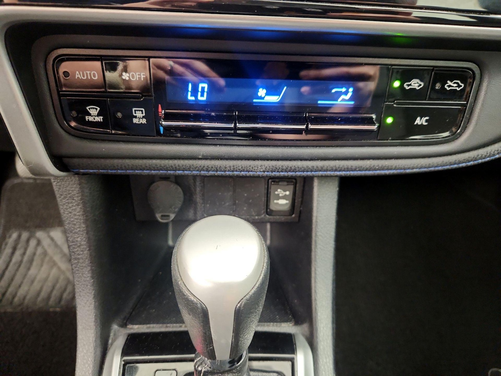 2018 Toyota Corolla SE - Photo 17