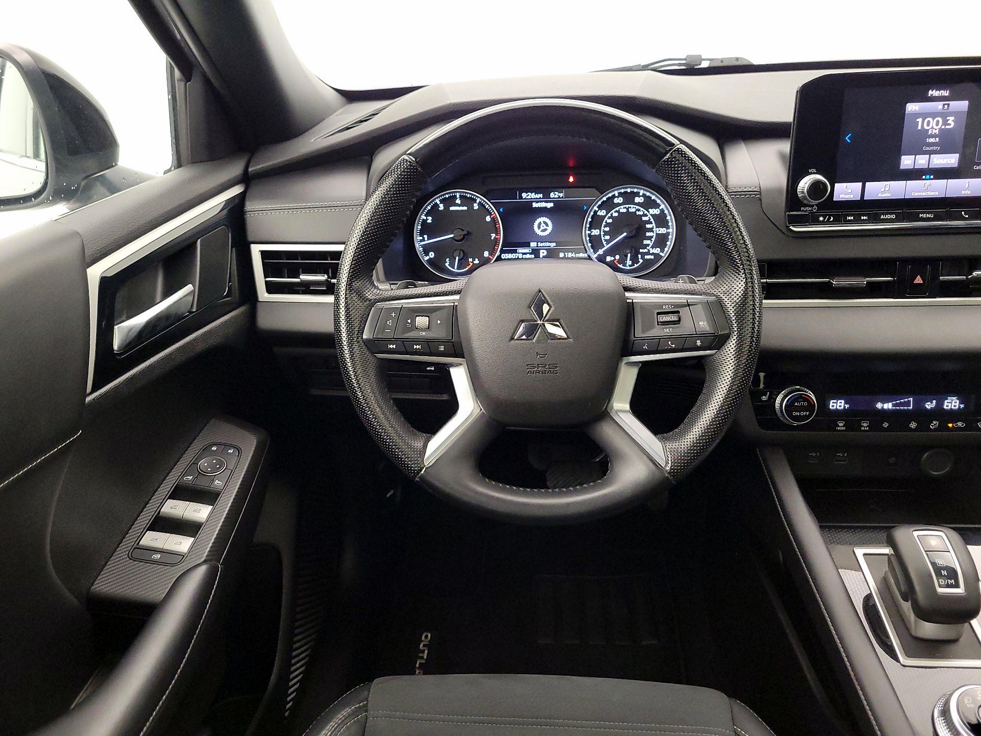 Thumbnail: 2022 Mitsubishi Outlander - 10