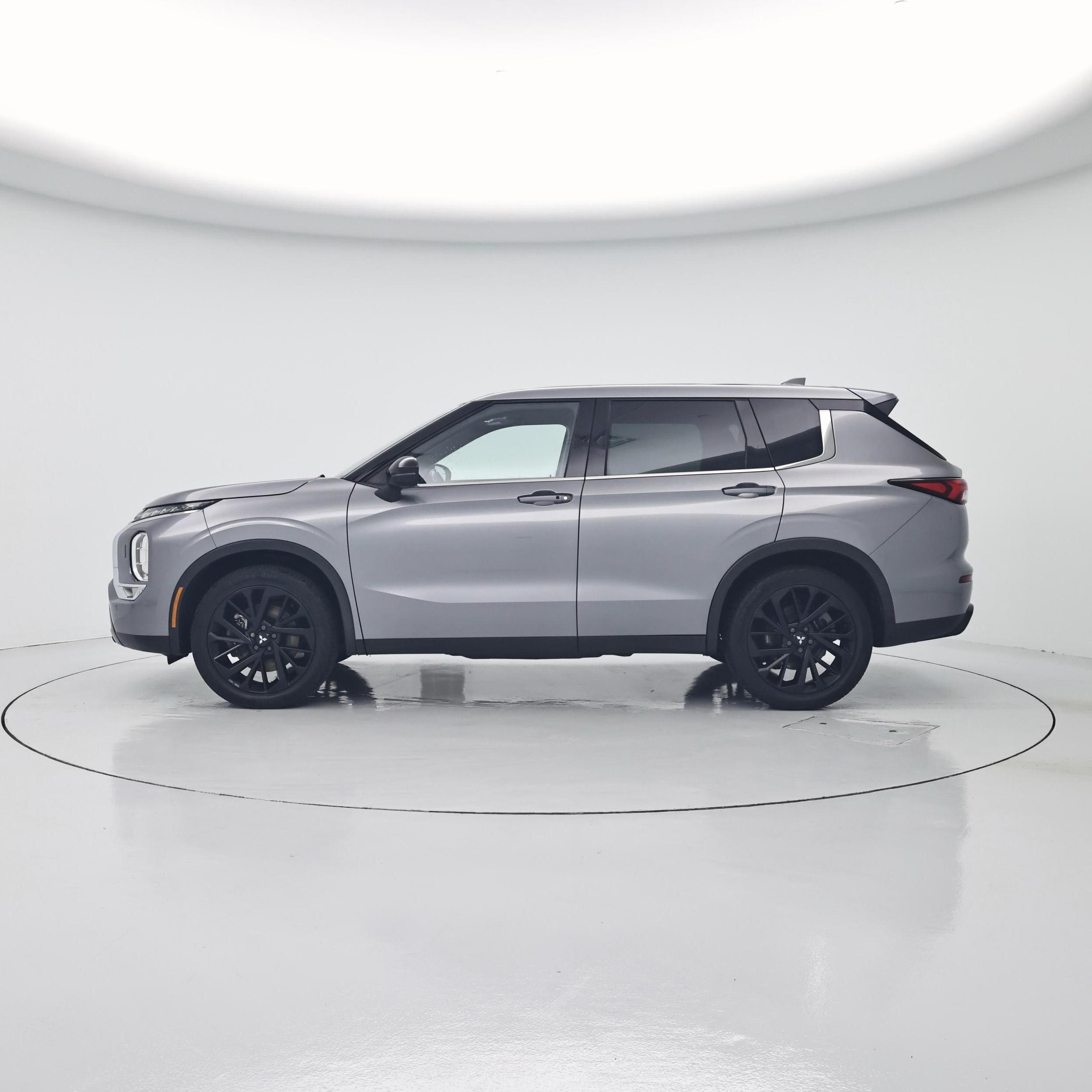 Thumbnail: 2022 Mitsubishi Outlander - 3