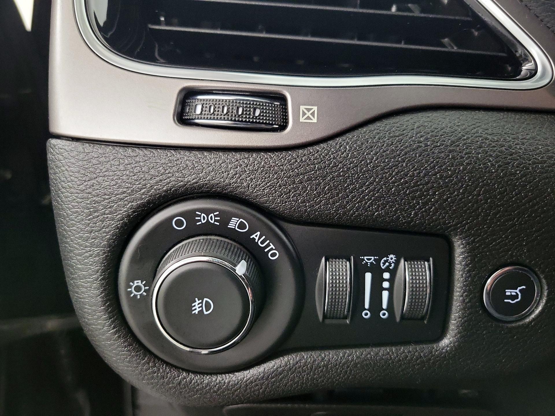 Thumbnail: 2021 Jeep Cherokee - 13