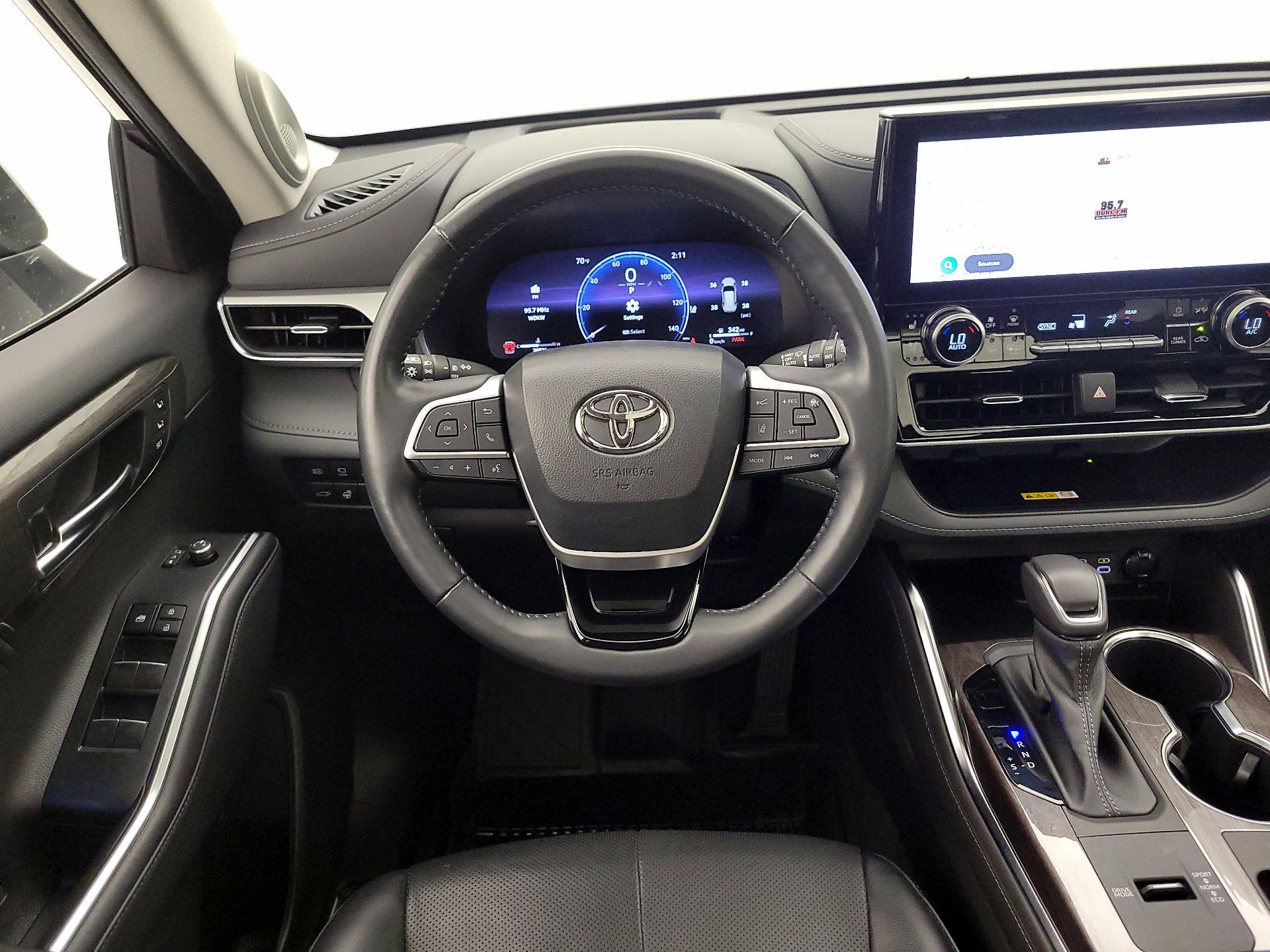 Thumbnail: 2023 Toyota Highlander - 10