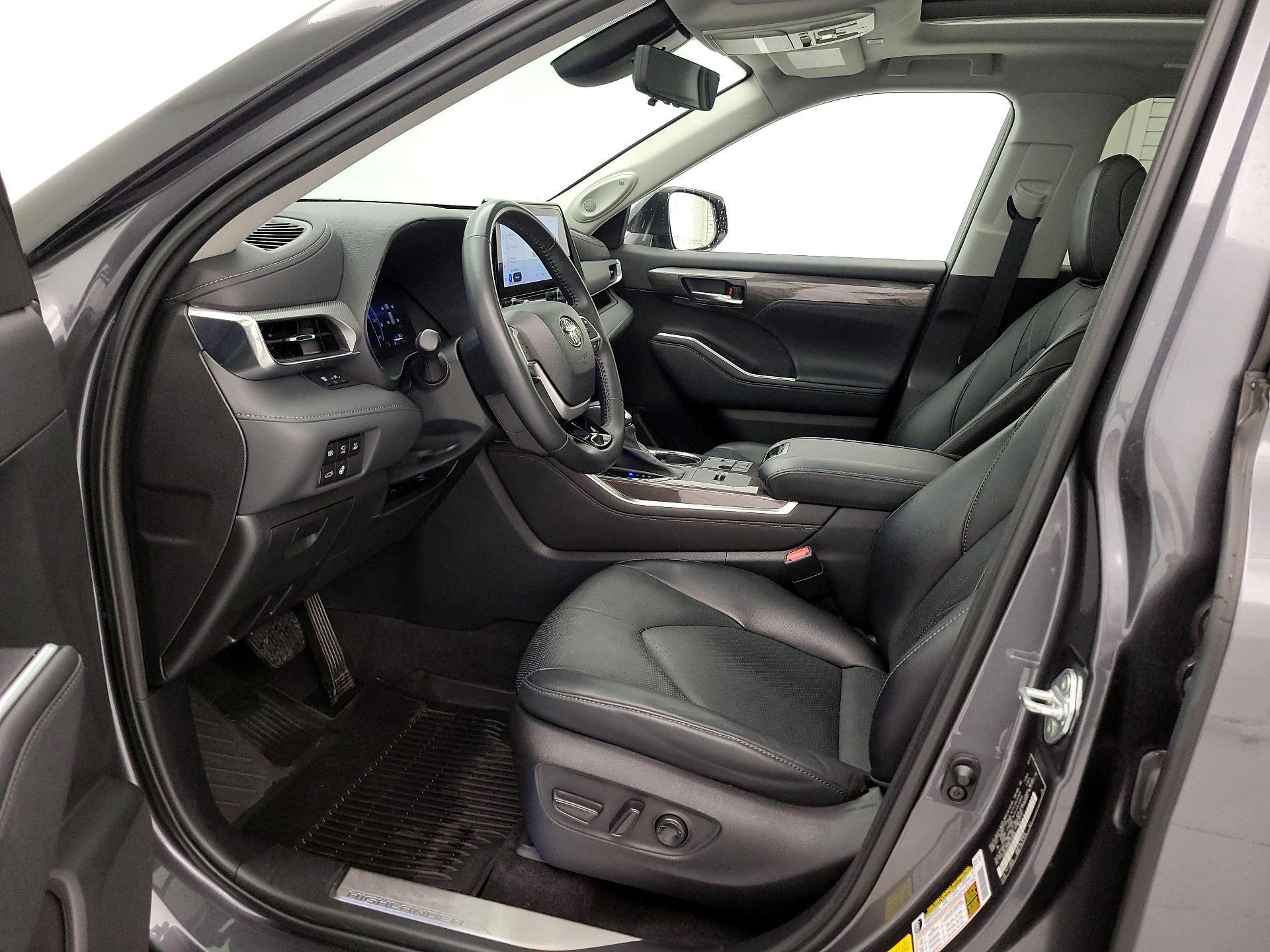 Thumbnail: 2023 Toyota Highlander - 11