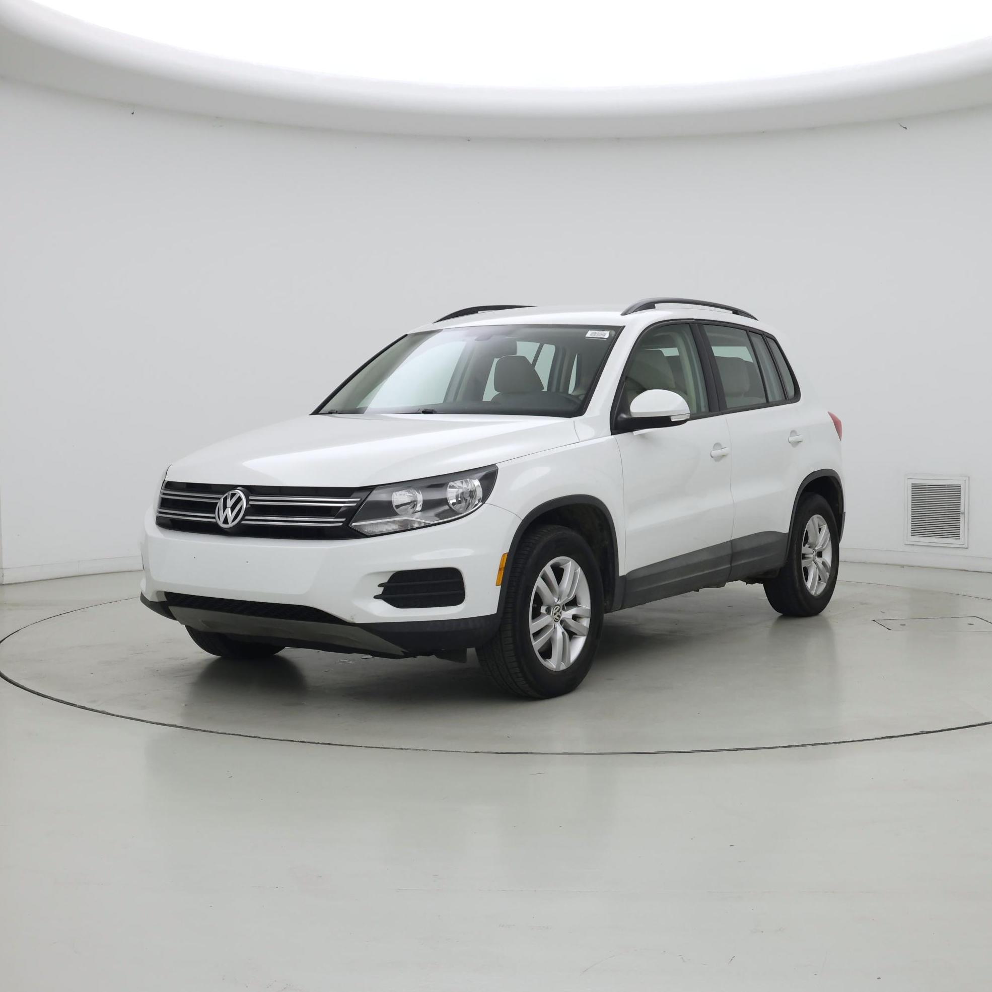 Thumbnail: 2017 Volkswagen Tiguan - 4