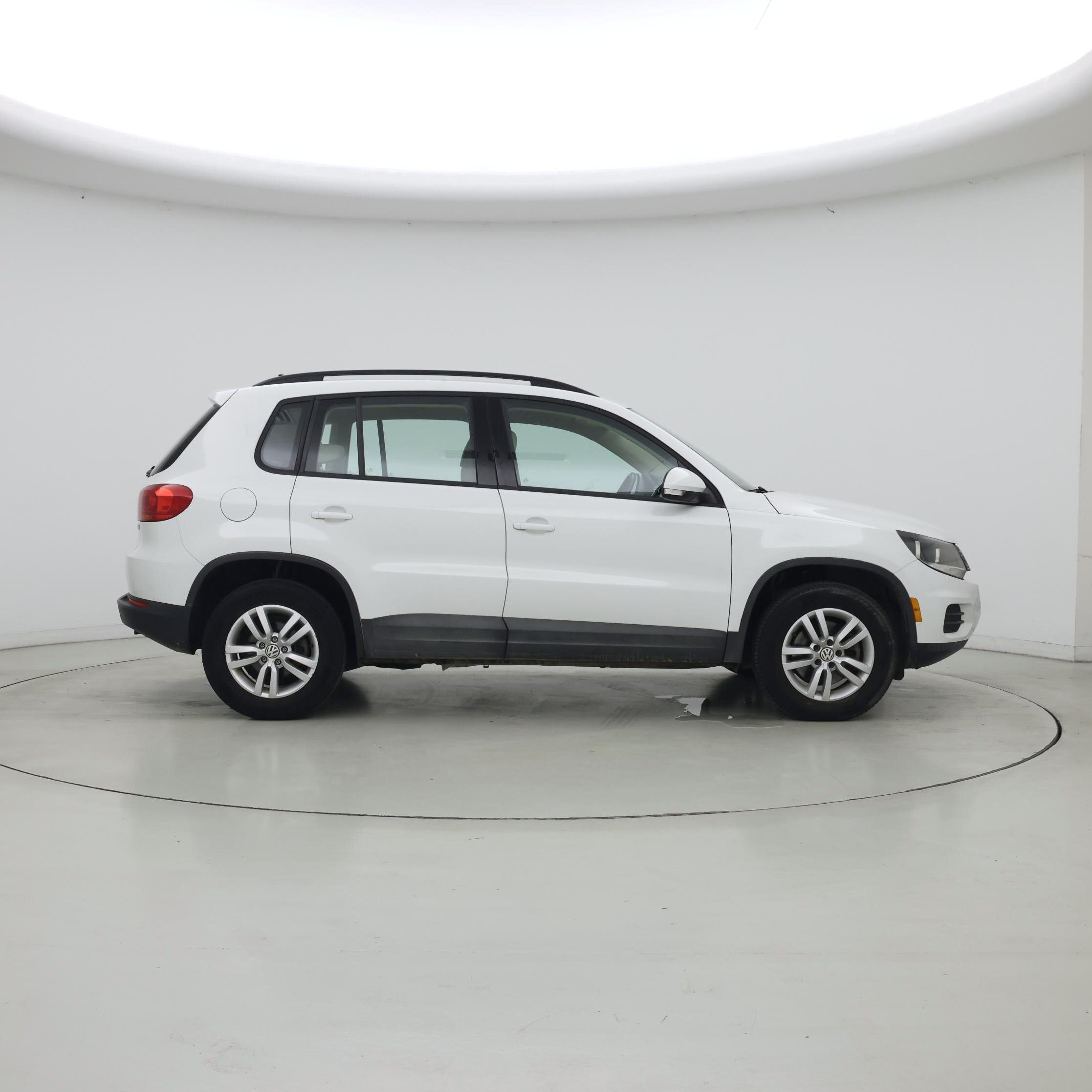 Thumbnail: 2017 Volkswagen Tiguan - 7