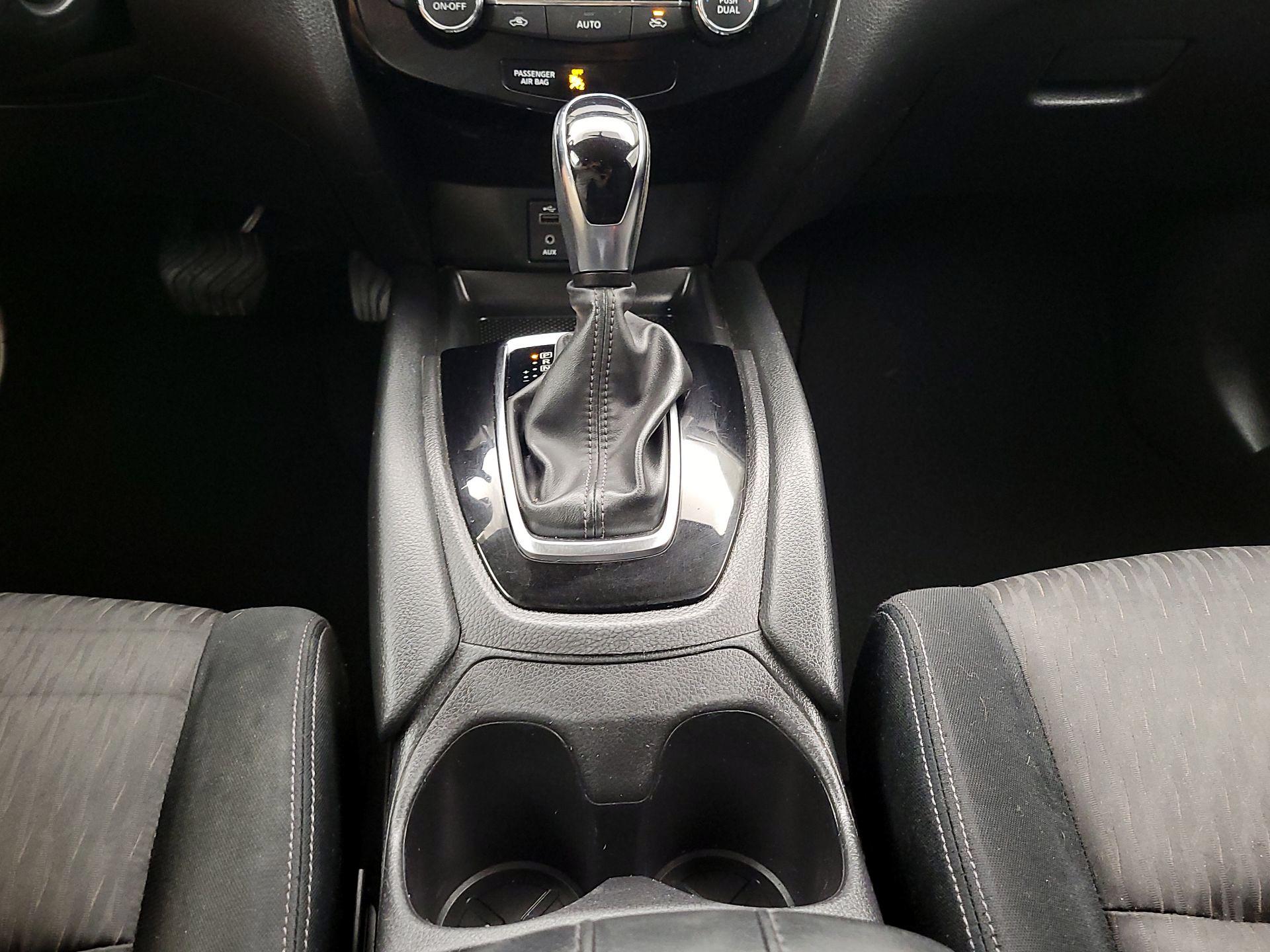 Thumbnail: 2017 Nissan Rogue - 18