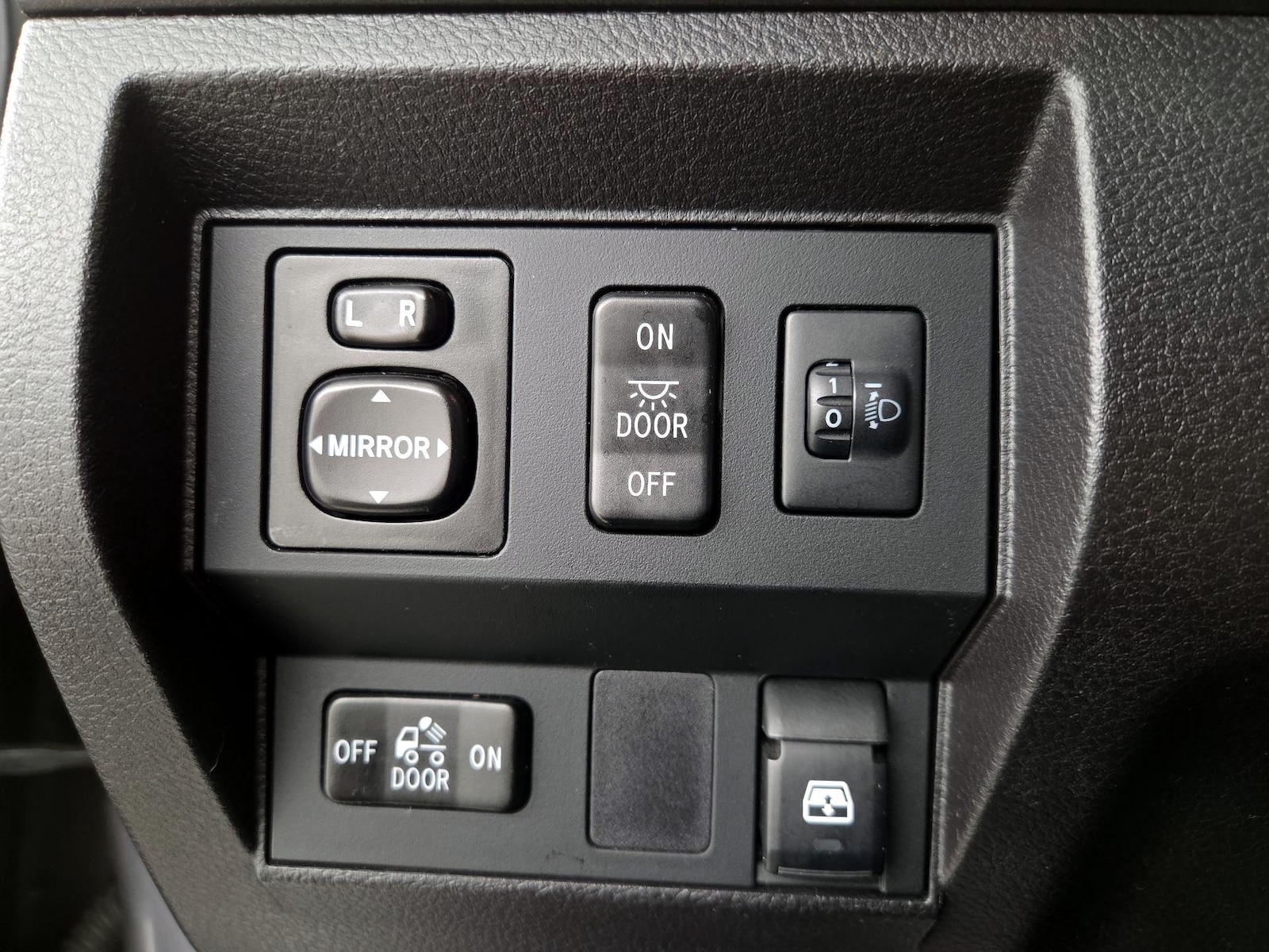 2015 Toyota Tundra SR5 - Photo 14