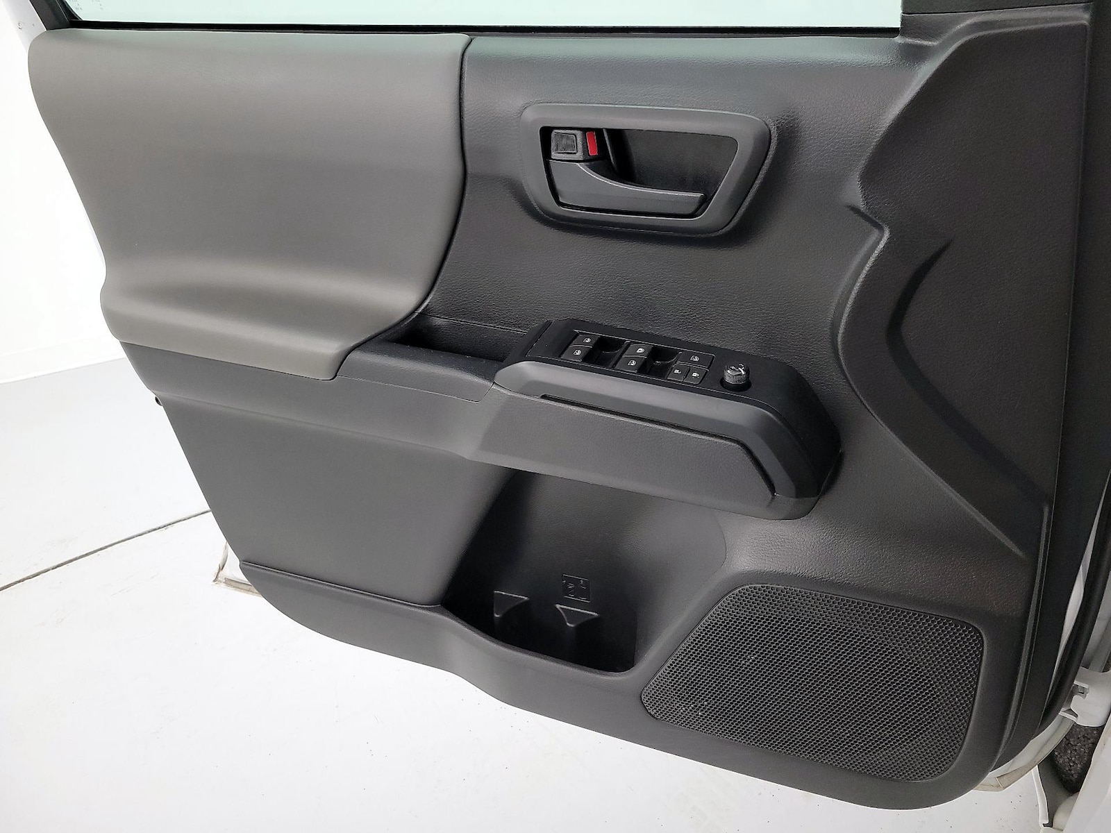 2022 Toyota Tacoma SR - Photo 13