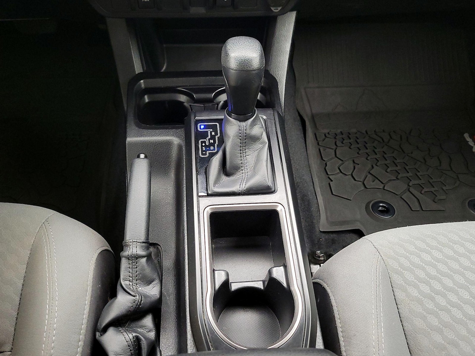 2022 Toyota Tacoma SR - Photo 18