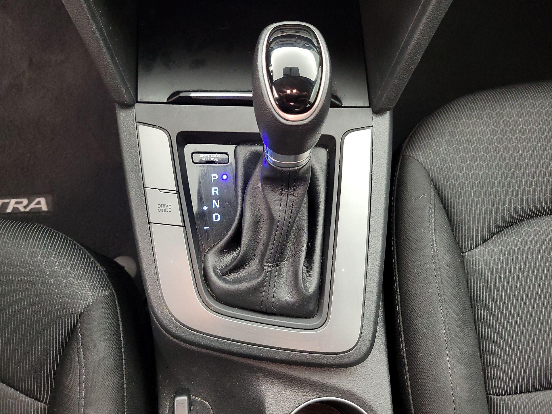 Thumbnail: 2018 Hyundai Elantra - 16