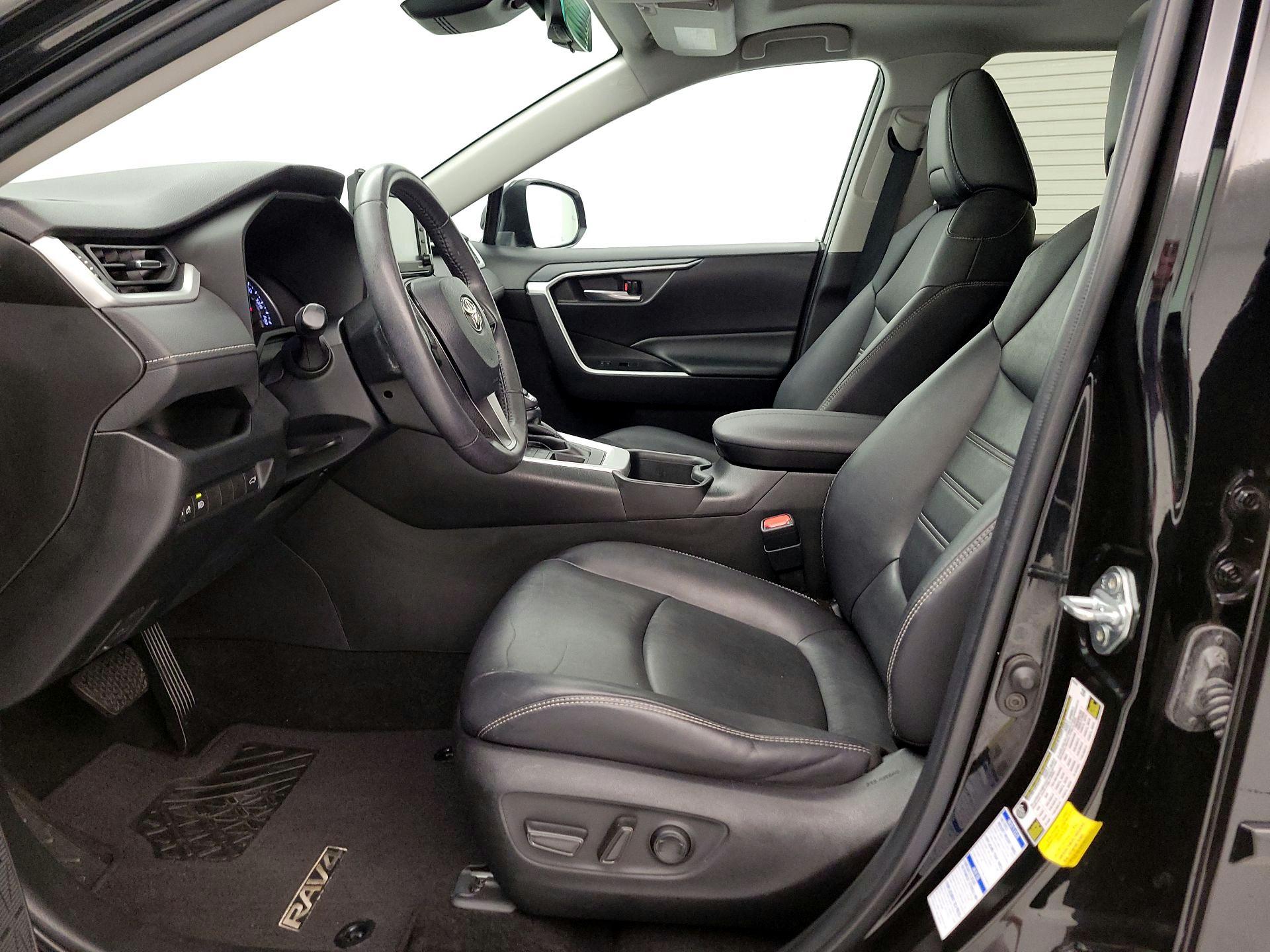 Thumbnail: 2022 Toyota RAV4 - 11