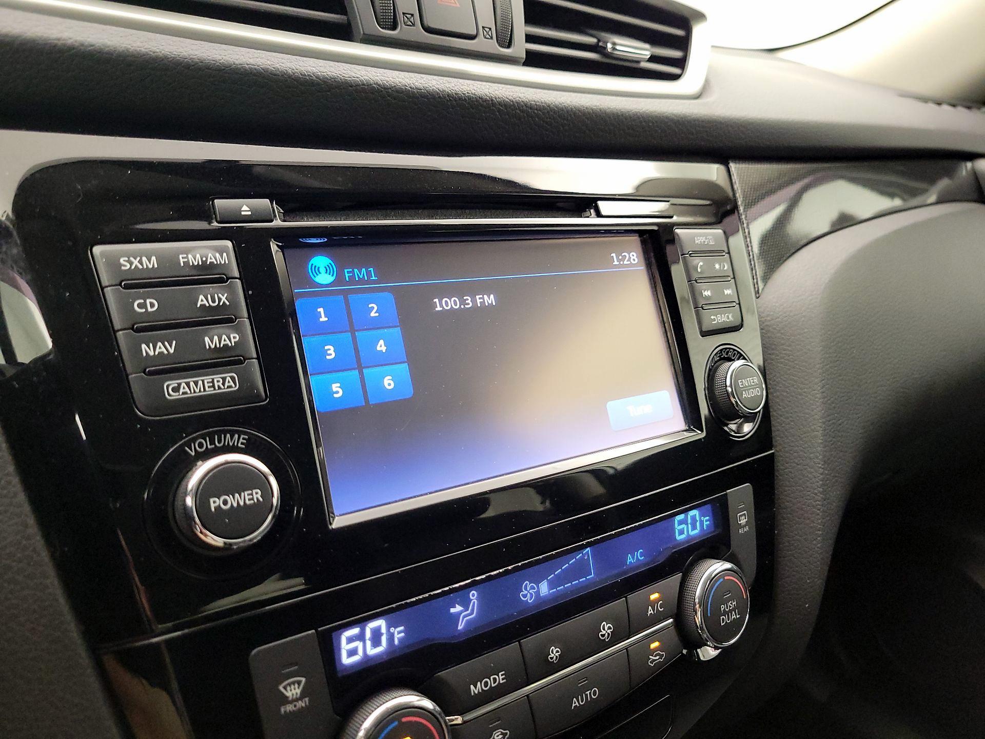 Thumbnail: 2016 Nissan Rogue - 16