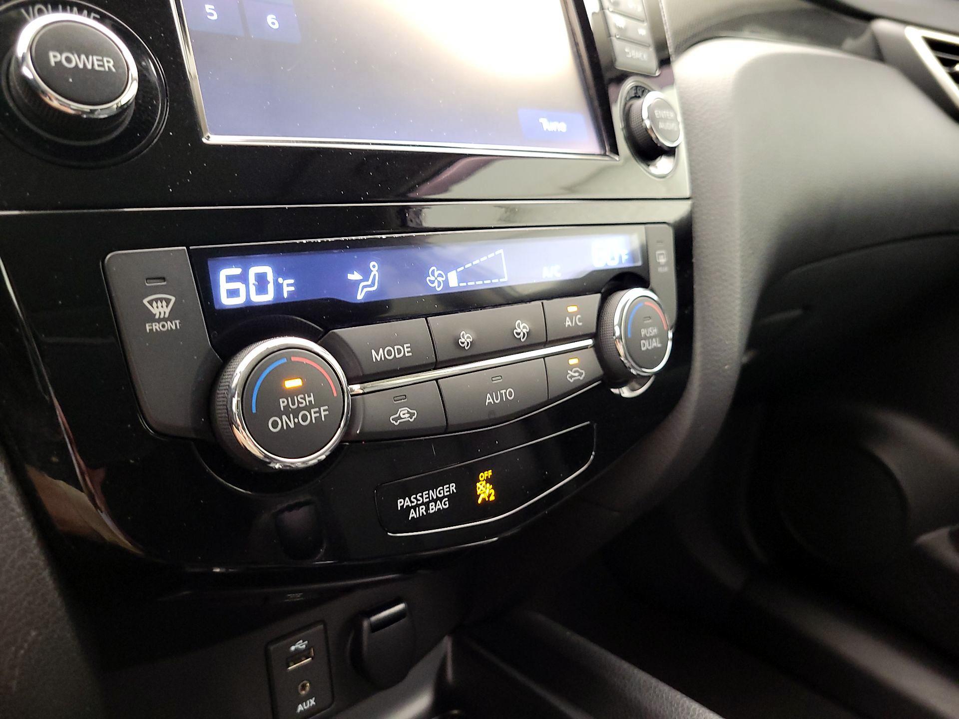 Thumbnail: 2016 Nissan Rogue - 17