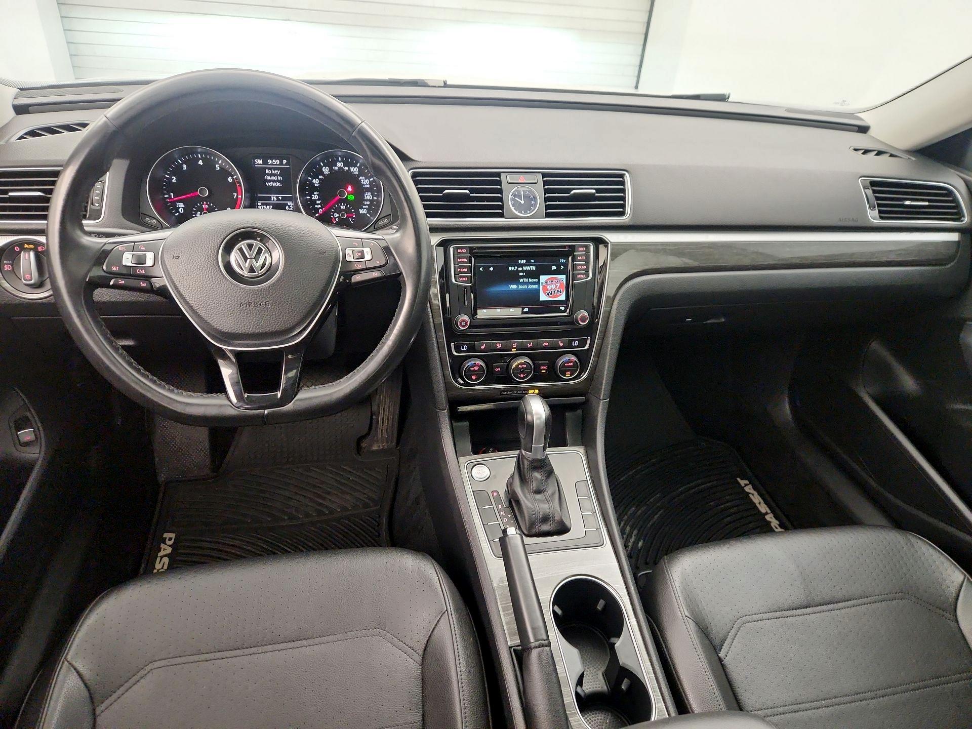 Thumbnail: 2017 Volkswagen Passat - 9