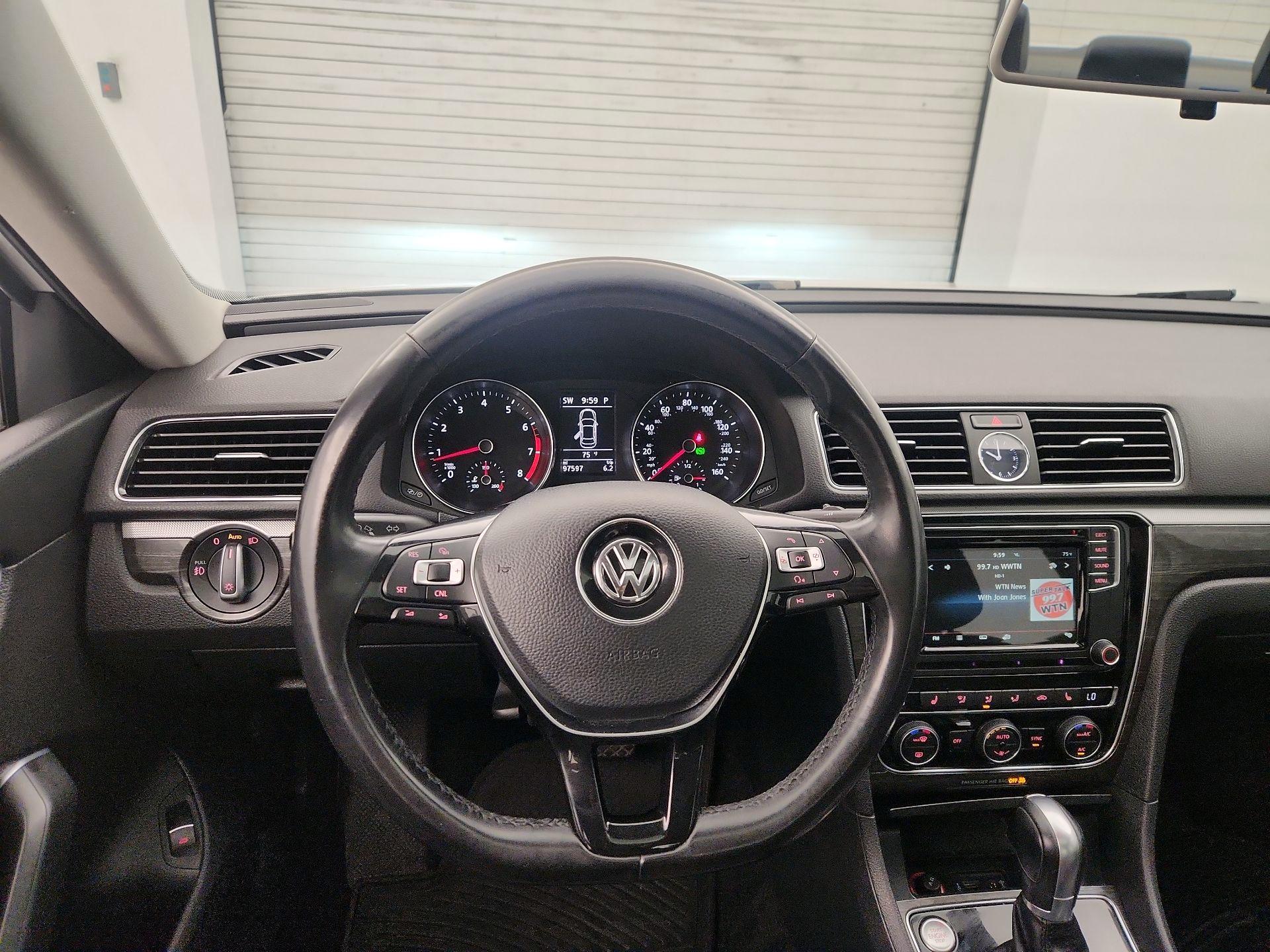 Thumbnail: 2017 Volkswagen Passat - 10