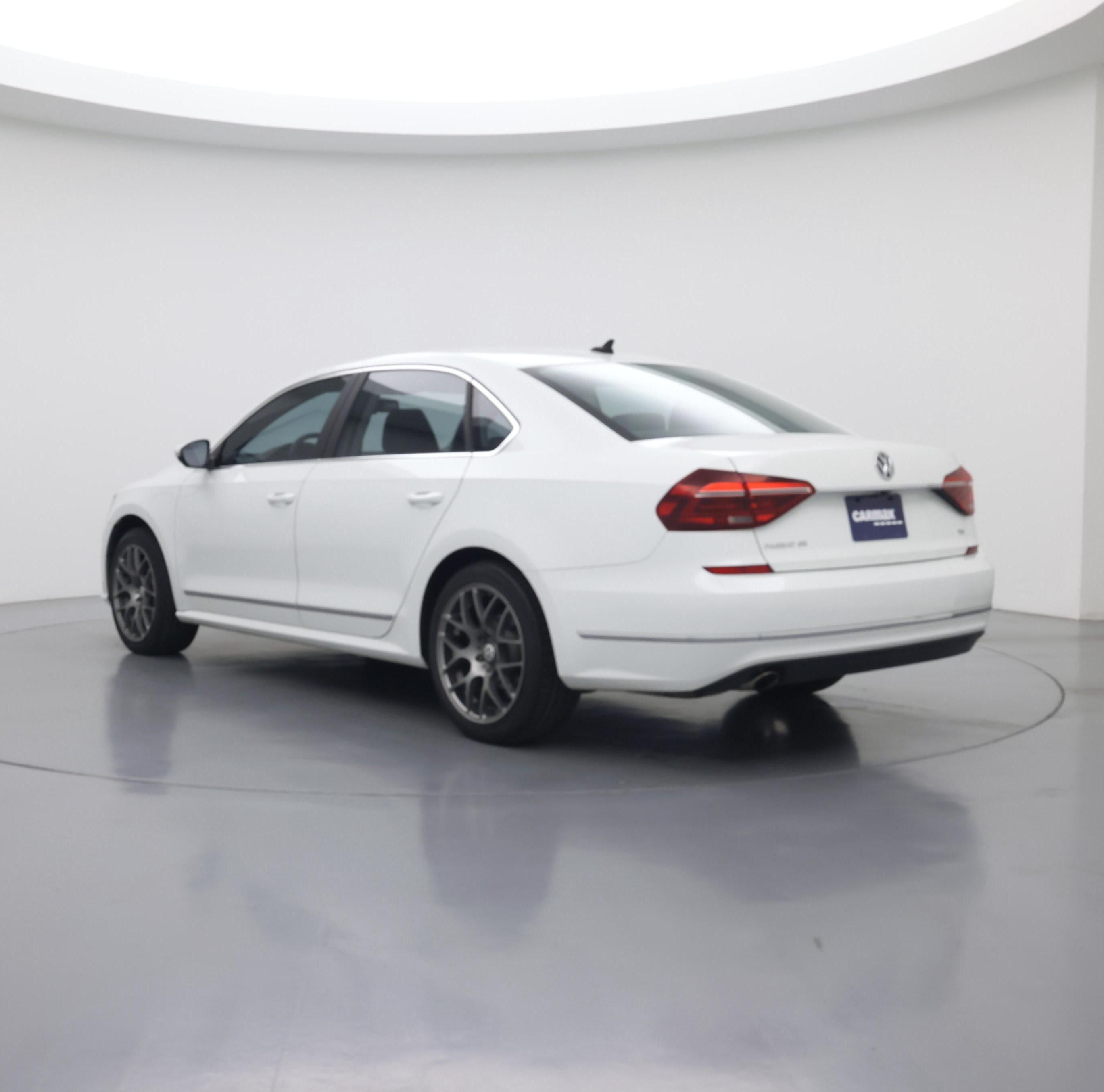Thumbnail: 2017 Volkswagen Passat - 2