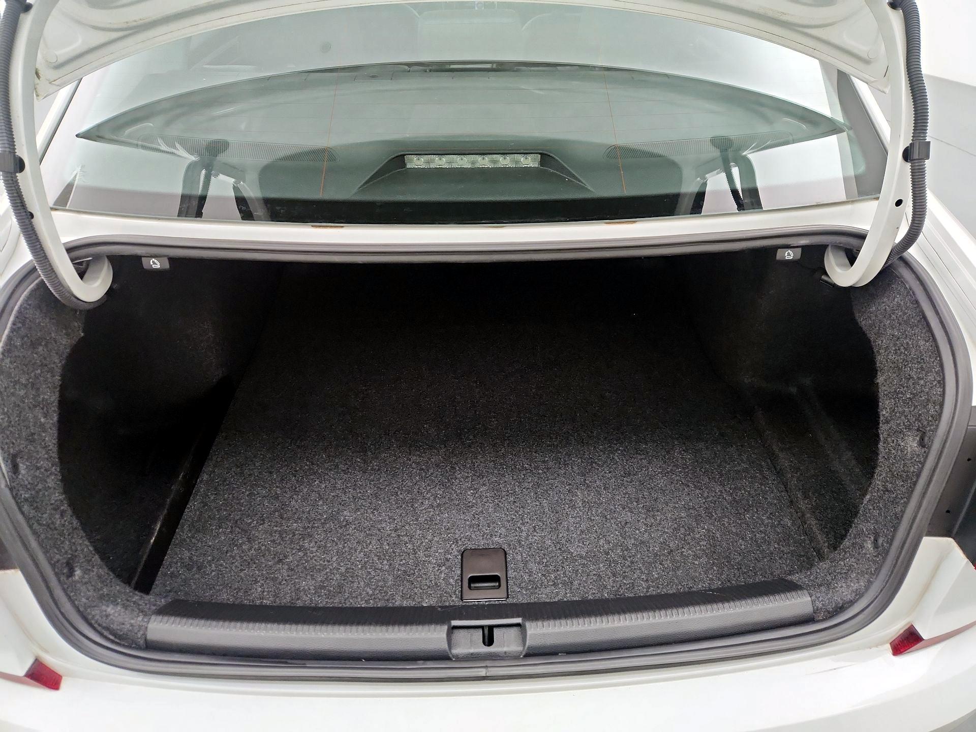 Thumbnail: 2017 Volkswagen Passat - 20