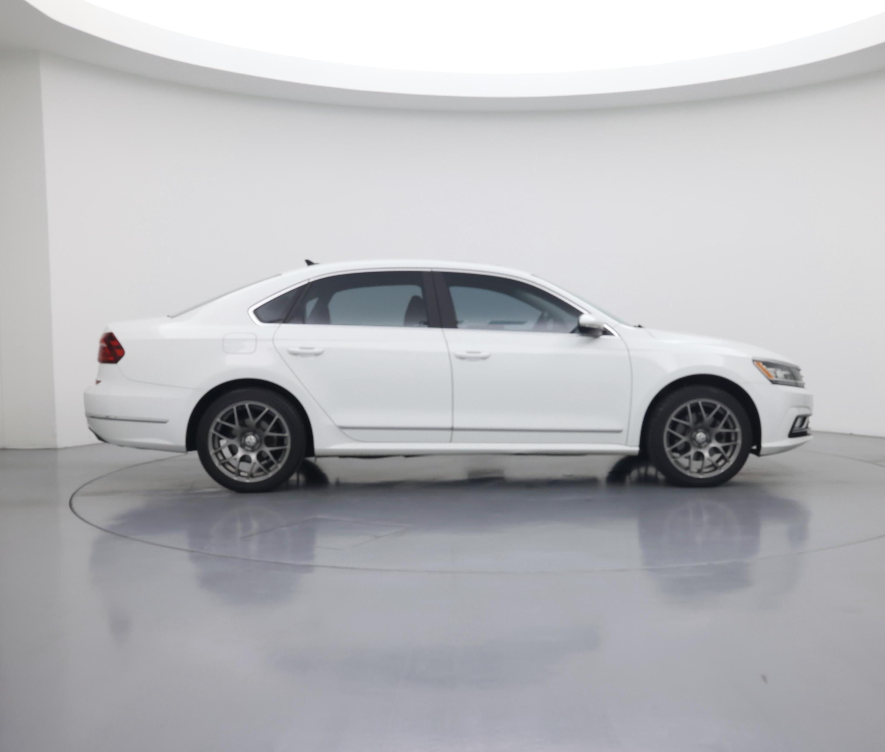 Thumbnail: 2017 Volkswagen Passat - 7