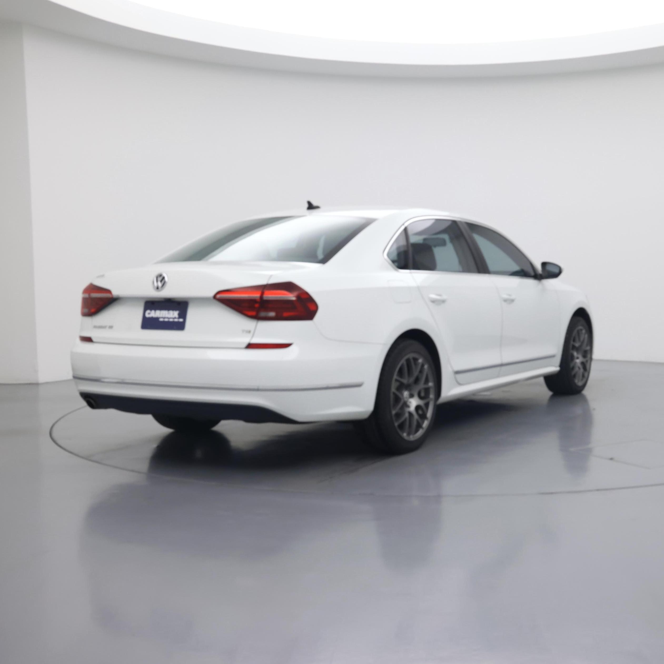 Thumbnail: 2017 Volkswagen Passat - 8